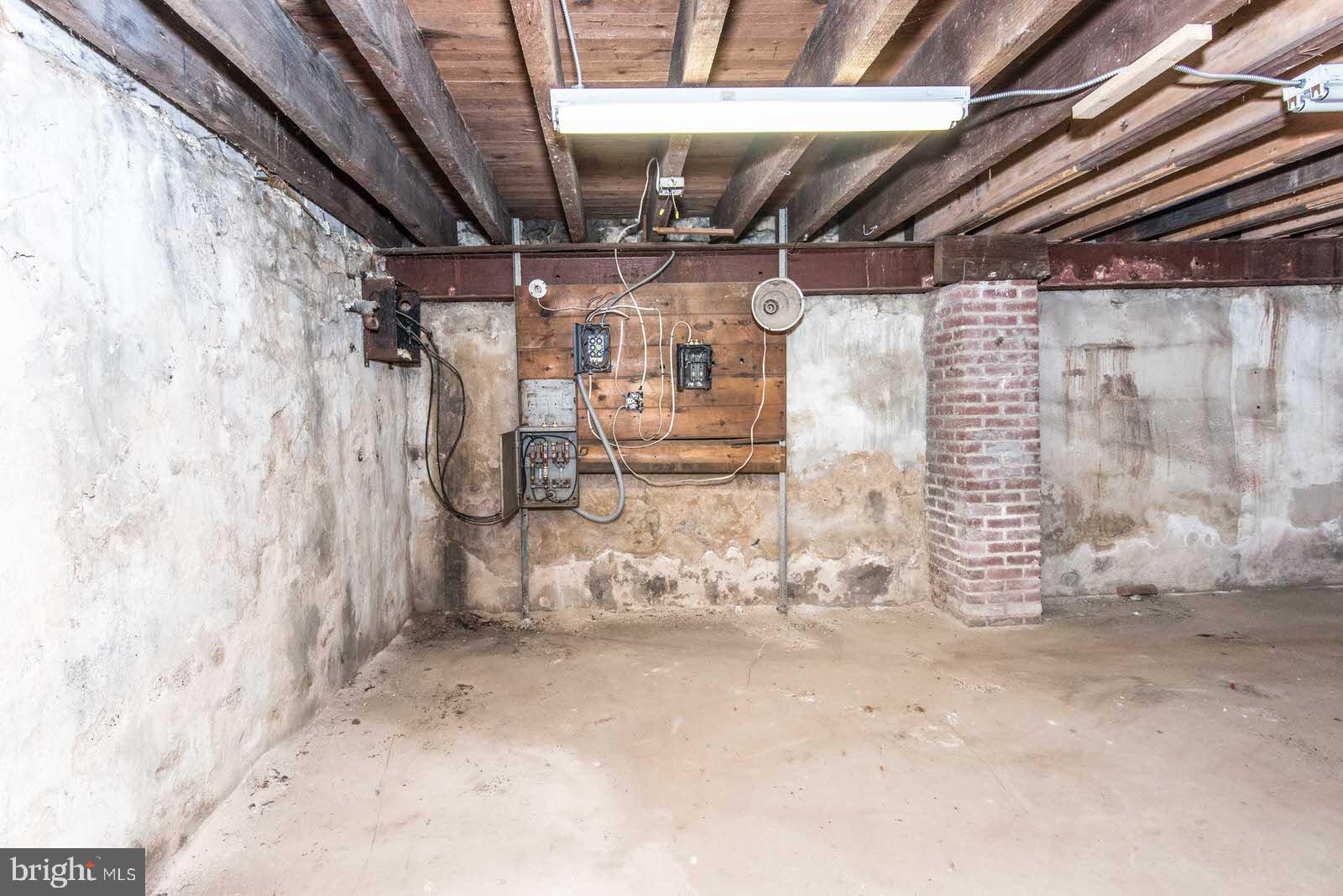 OXFORD CIRCLE - Commercial Sale