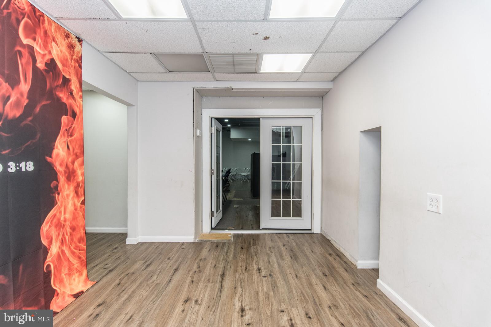 OXFORD CIRCLE - Commercial Sale