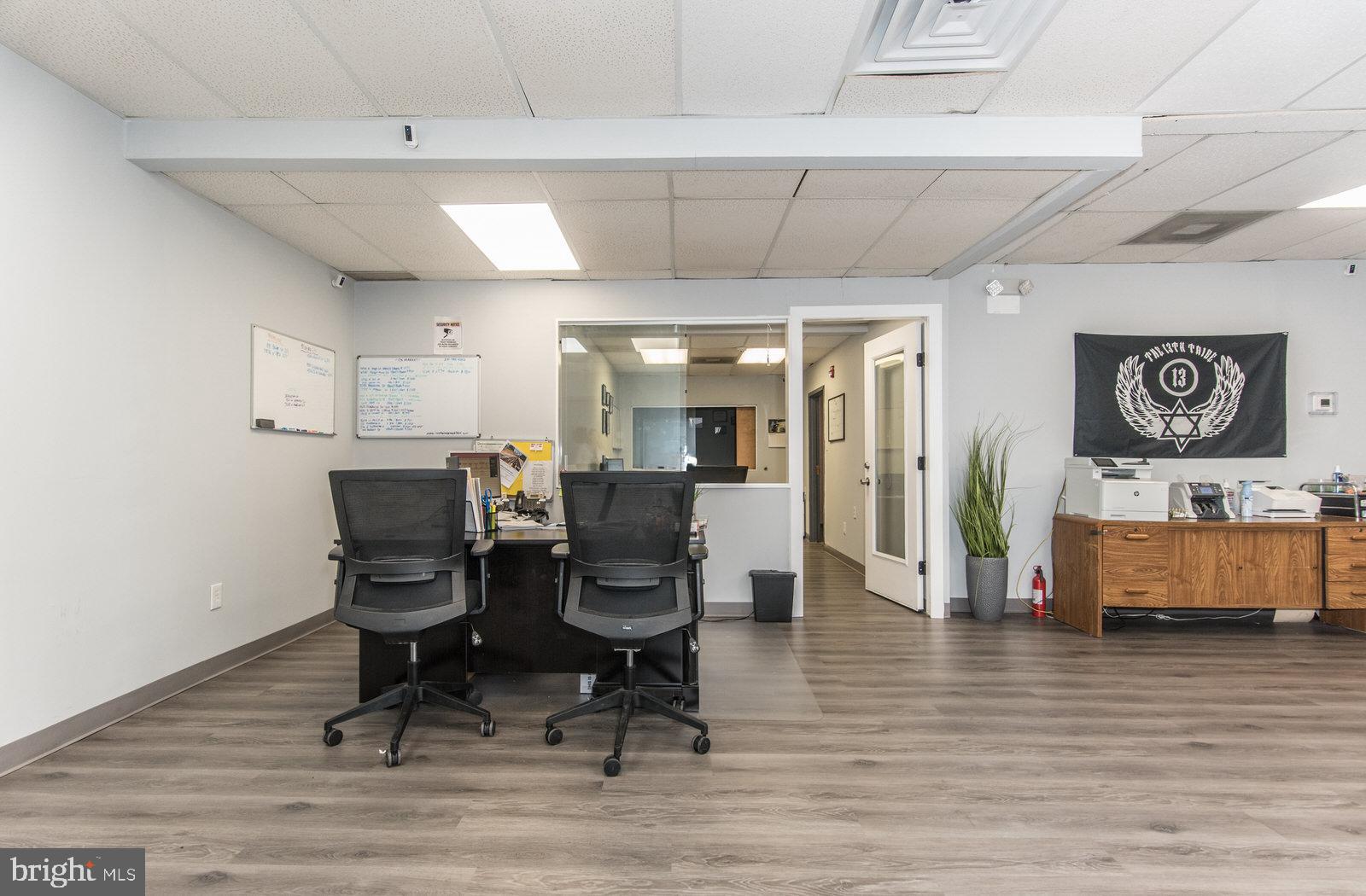 OXFORD CIRCLE - Commercial Sale