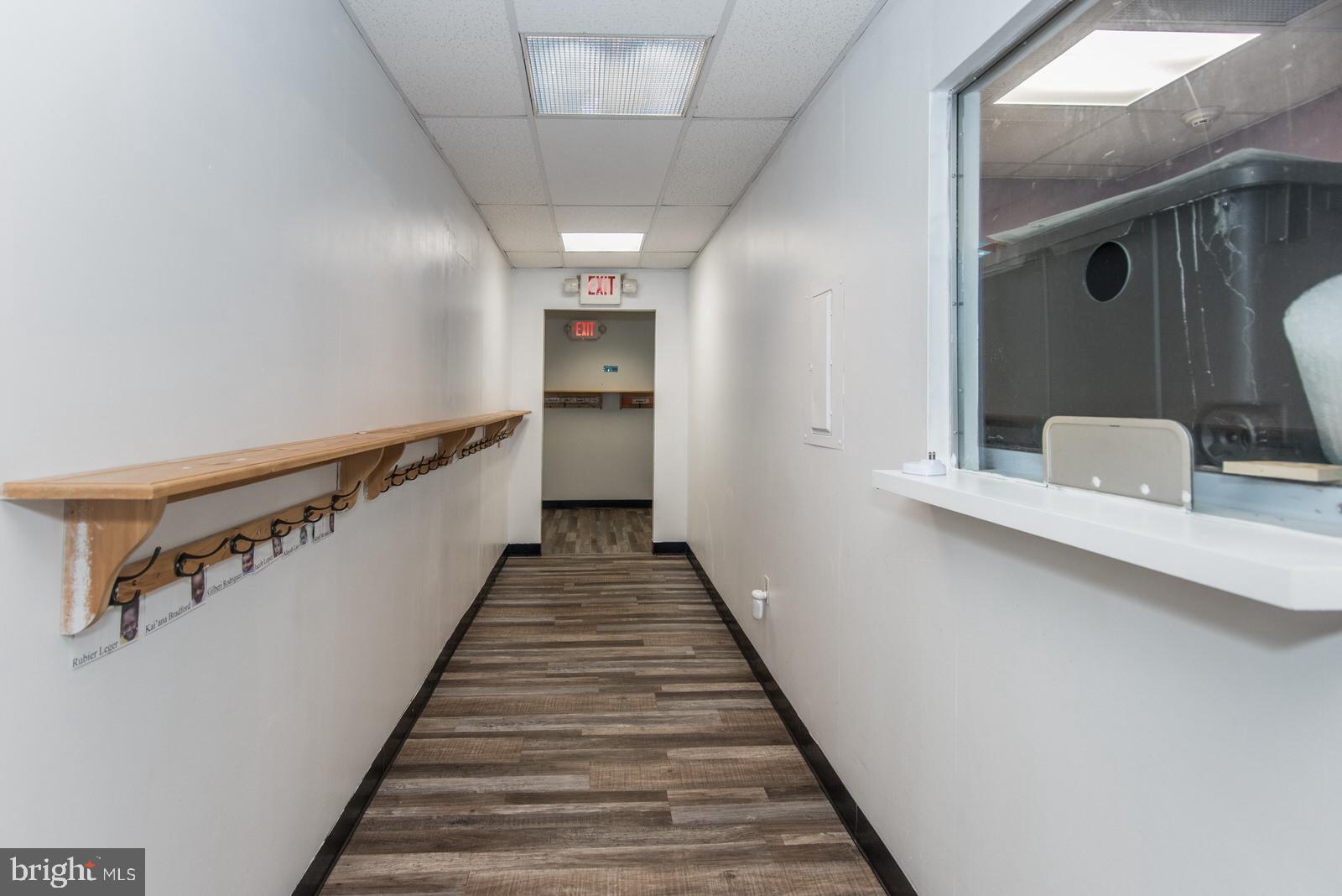 OXFORD CIRCLE - Commercial Sale