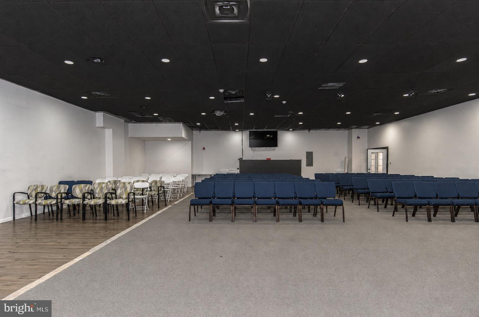 OXFORD CIRCLE - Commercial Sale
