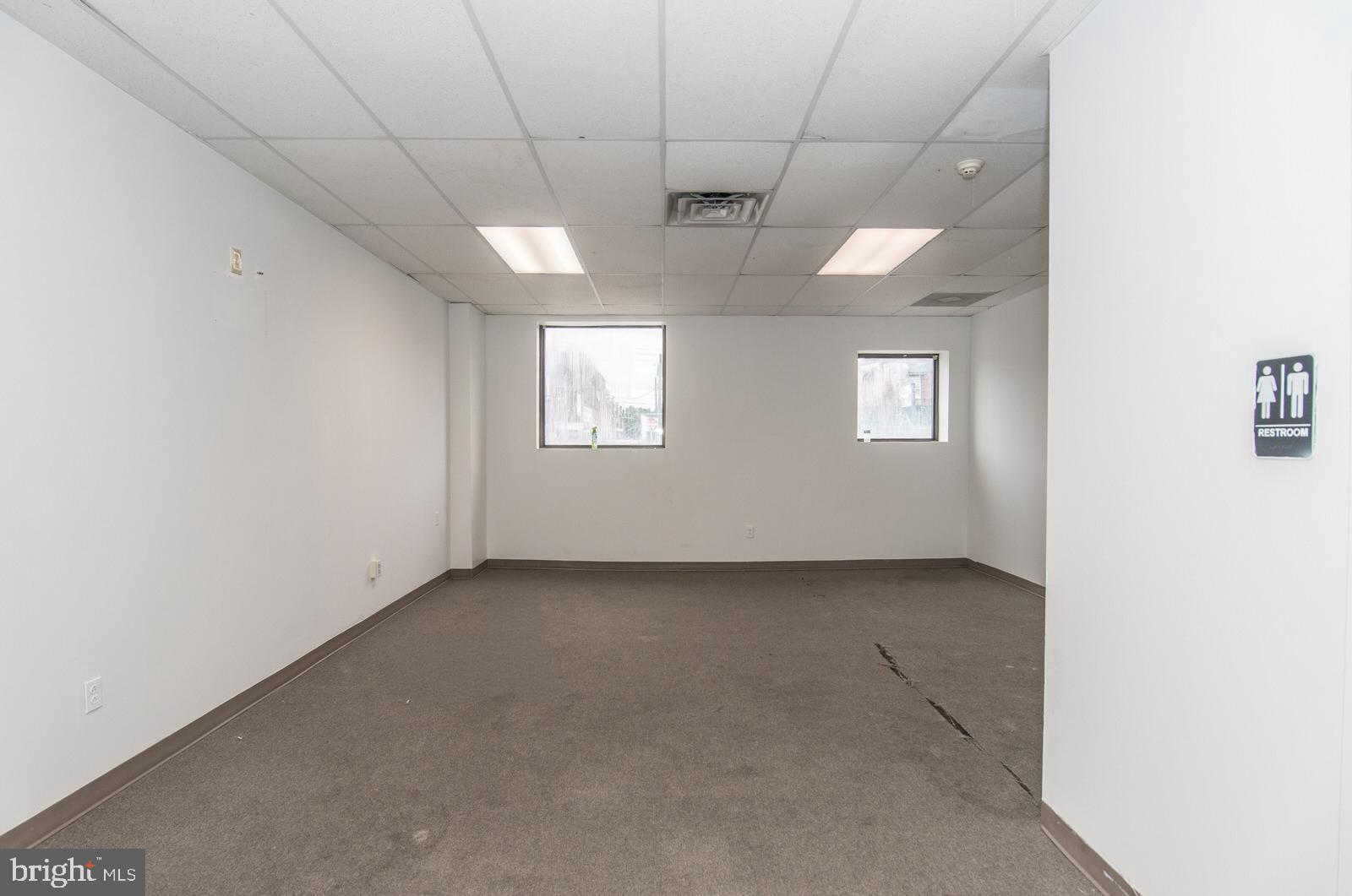 OXFORD CIRCLE - Commercial Sale