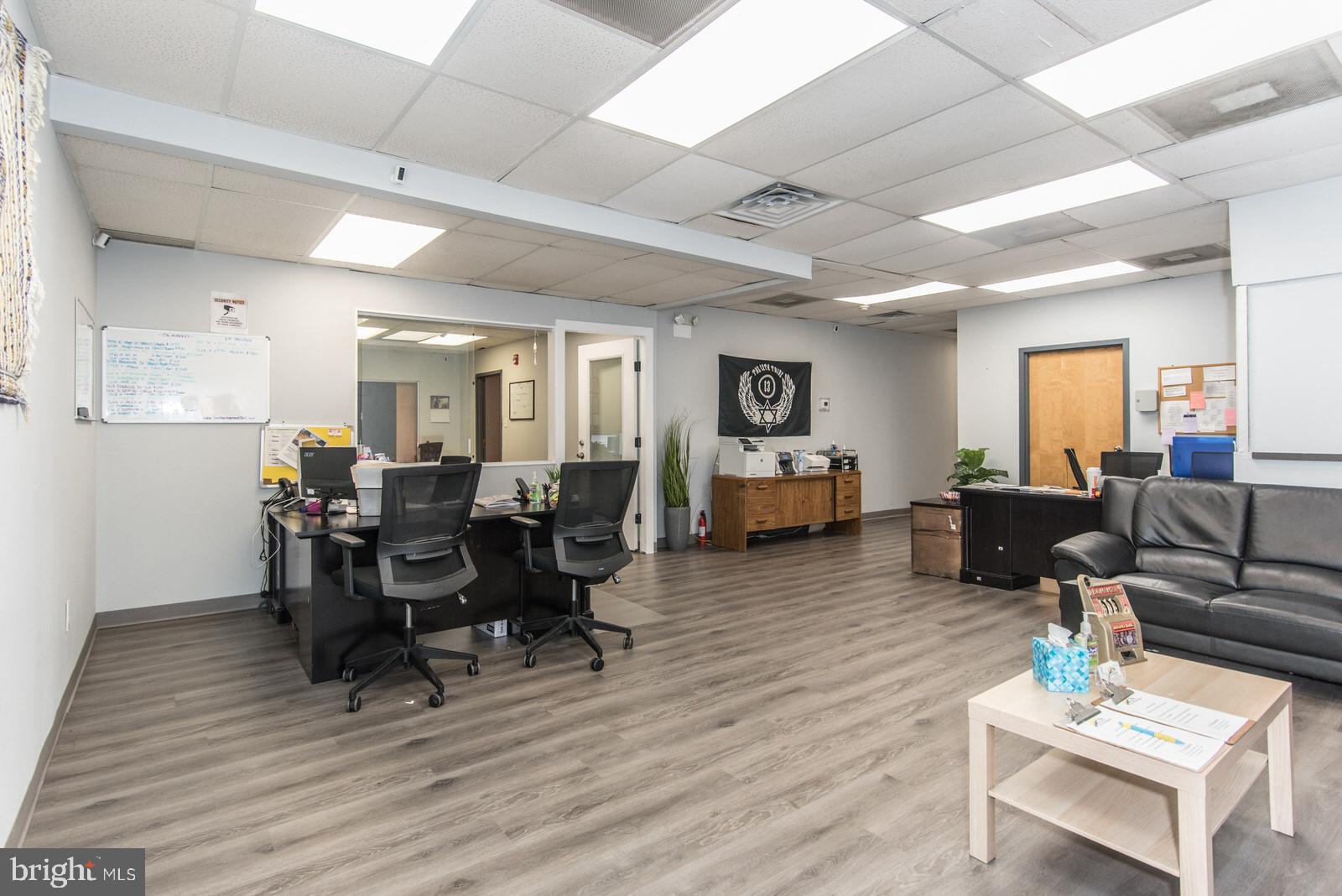 OXFORD CIRCLE - Commercial Sale