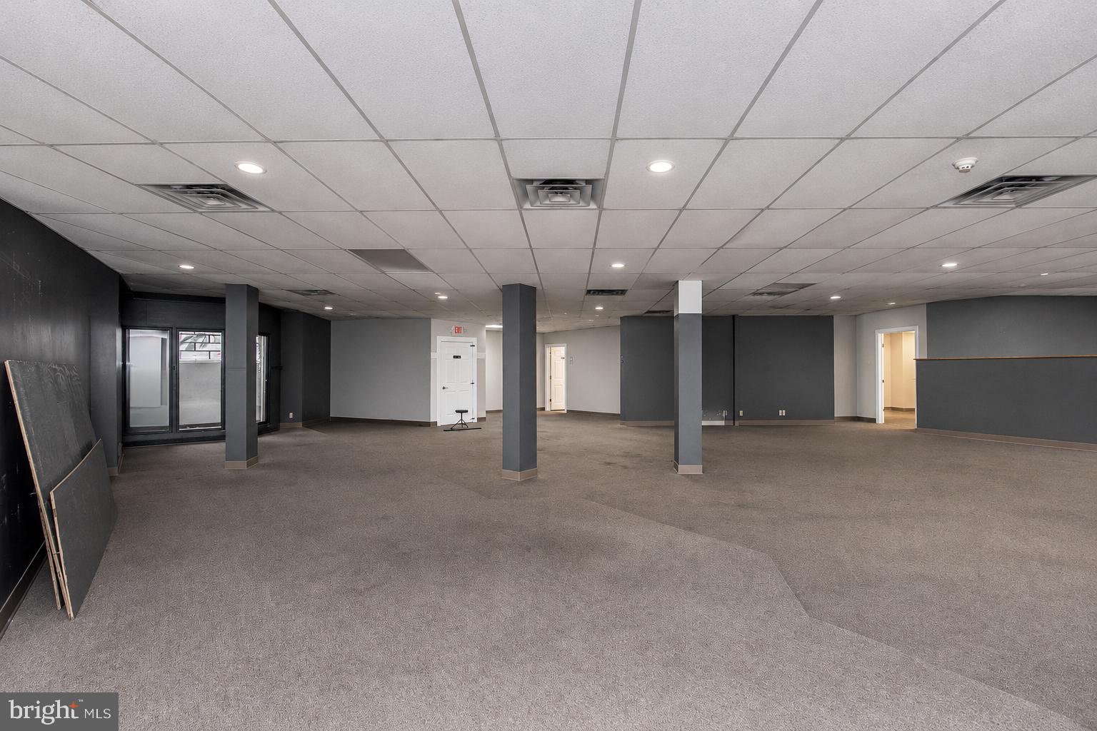 OXFORD CIRCLE - Commercial Sale