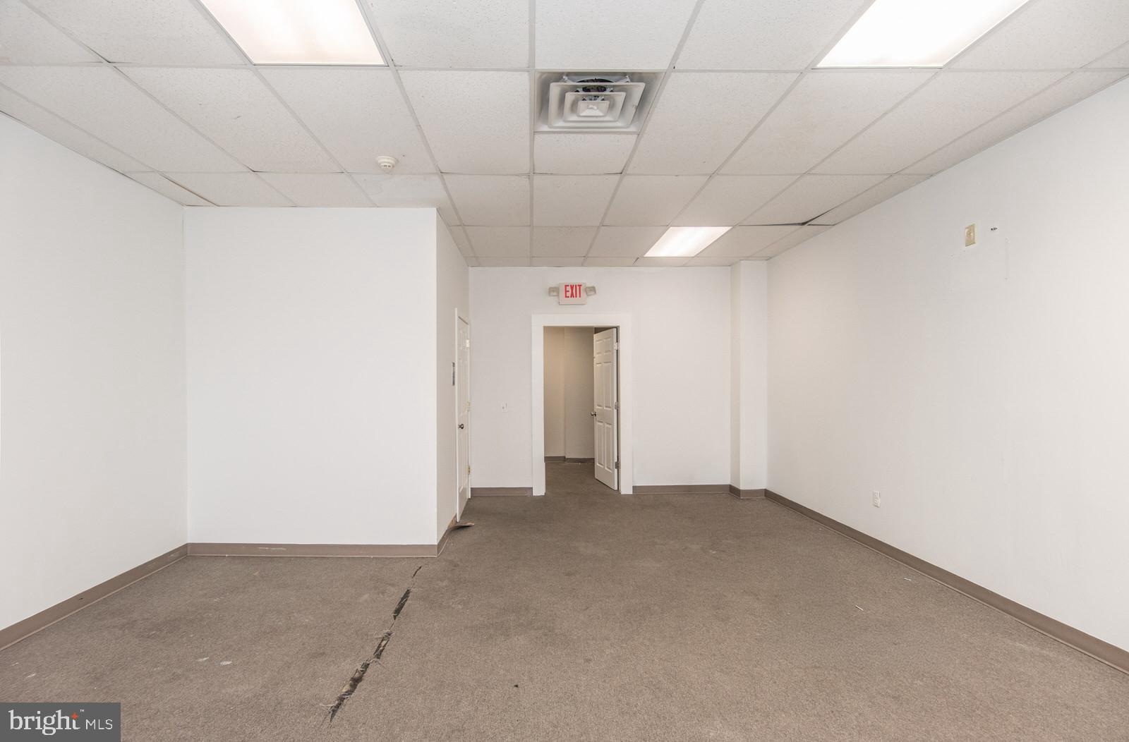 OXFORD CIRCLE - Commercial Sale