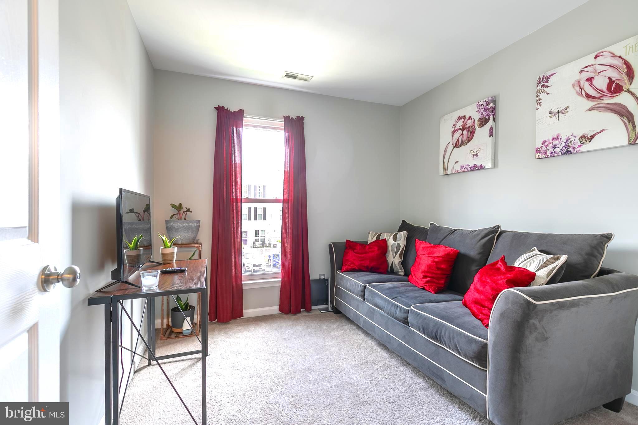 CLOVERLEAF COMMONS - Residential