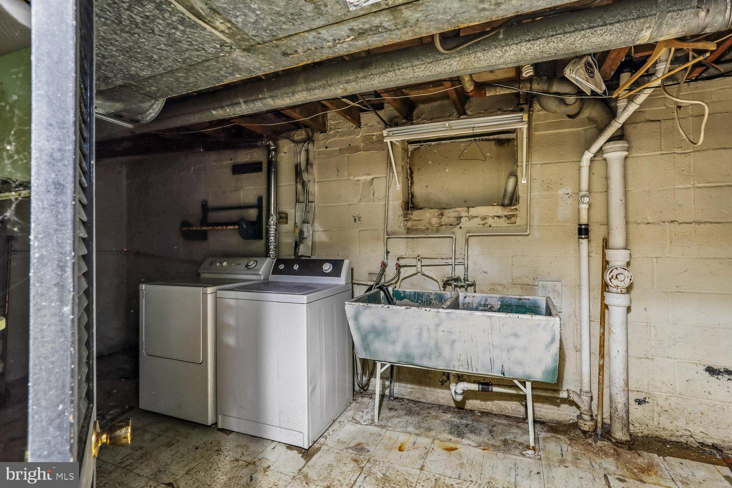 KENSINGTON ESTATES - Residential