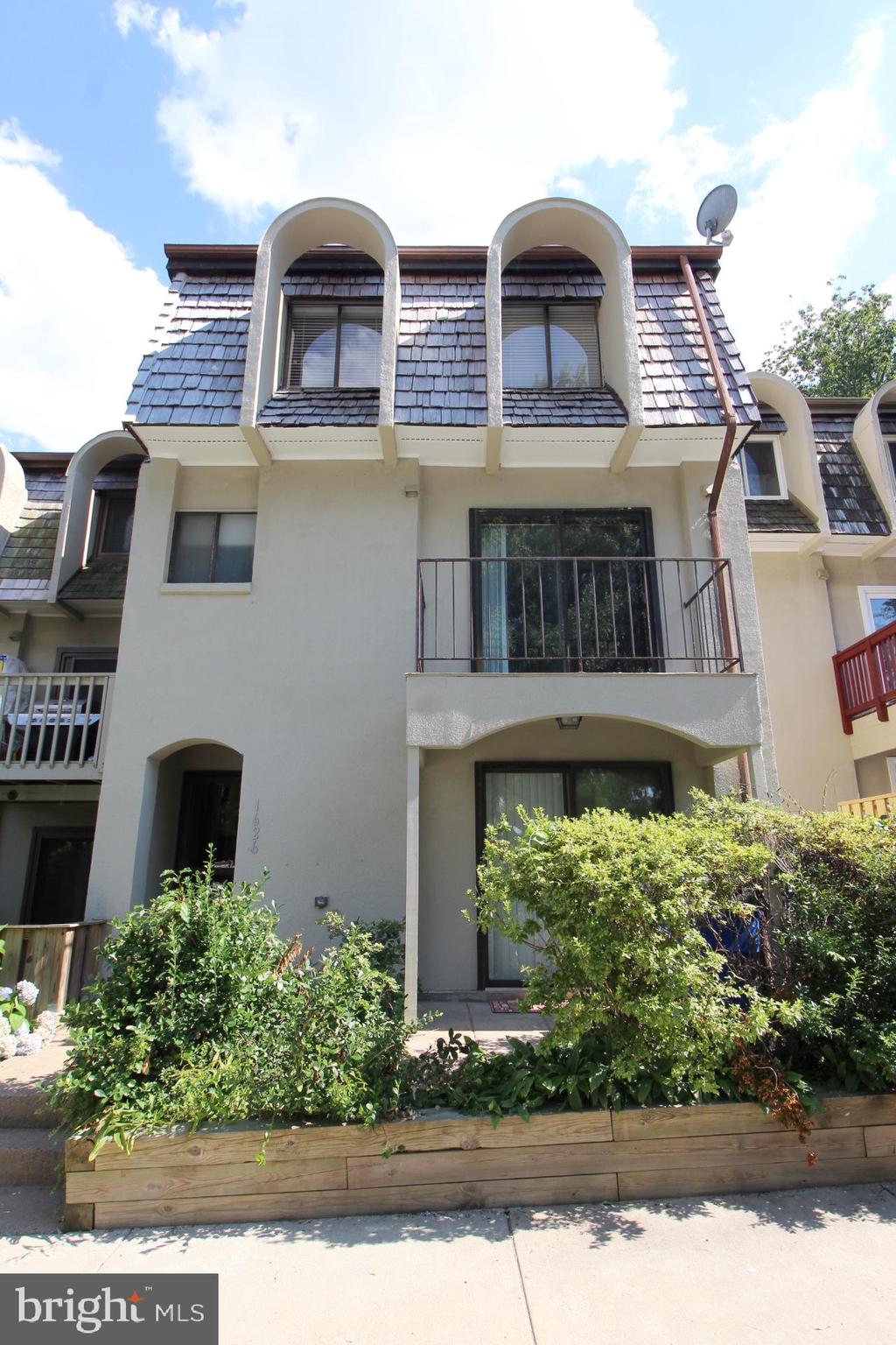 Spacious 3BR, 2.5 Bath townhome located in North Reston/ Tall Oaks. Home features an open floor plan withhardwood floors on the main level, upgraded fully equipped kitchen with 42' cabinets, granite countertopsand stainless-steel appliances, large lower-level Rec Room with sliding doors that lead to a private patio,upgraded bathrooms and a spacious master bedroom with balcony. Amenities include a community pool,parks, and trails. Enjoy all Reston has to offer! 

During the application process, any additional fees and disclosures will be provided before application submission to help ensure transparency. Credit reporting is part of your lease and may increase your credit score up to 40 points over 12-24 months if rent is paid on time.