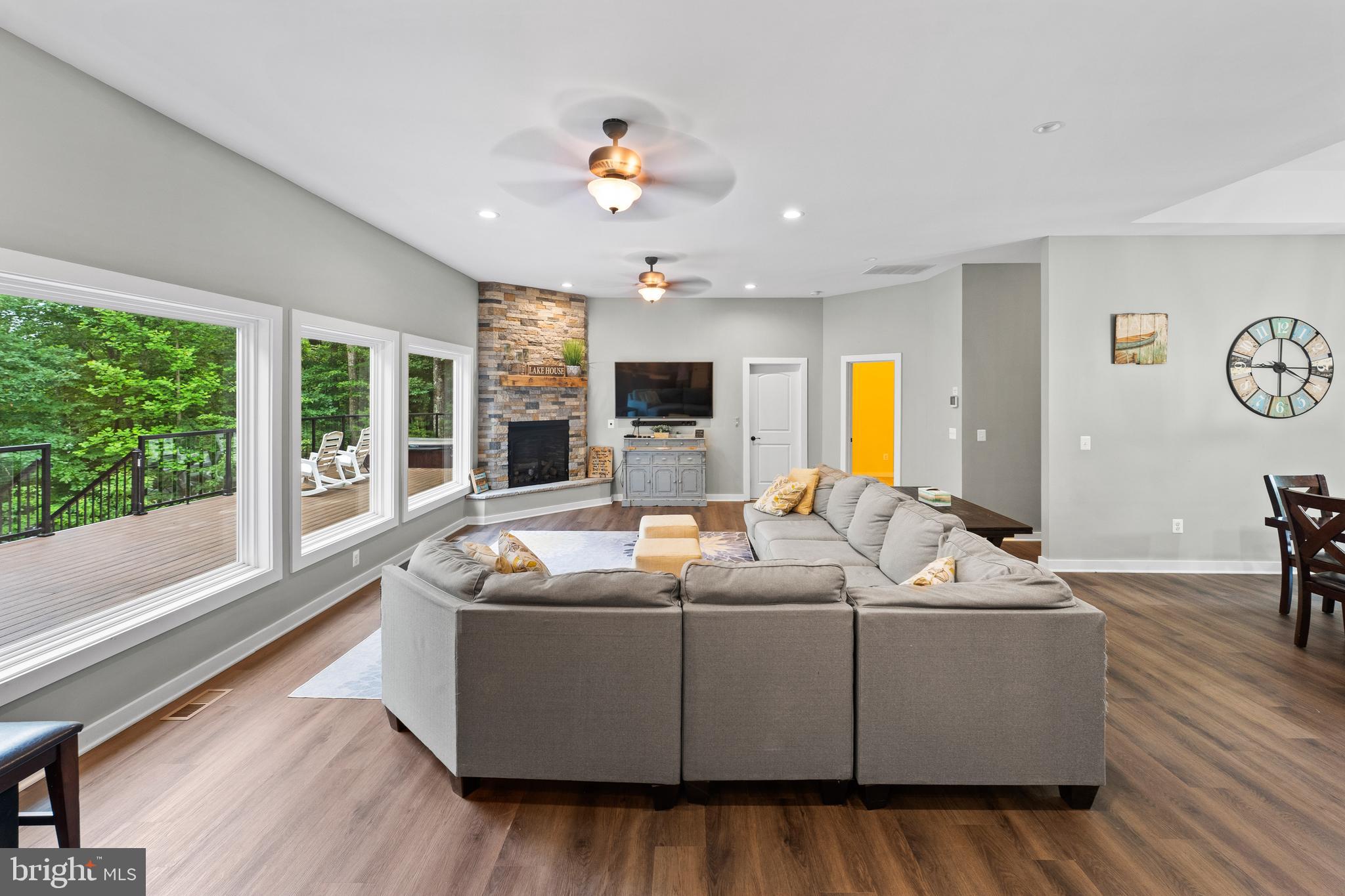 FRESHWATER ESTATES - Residential
