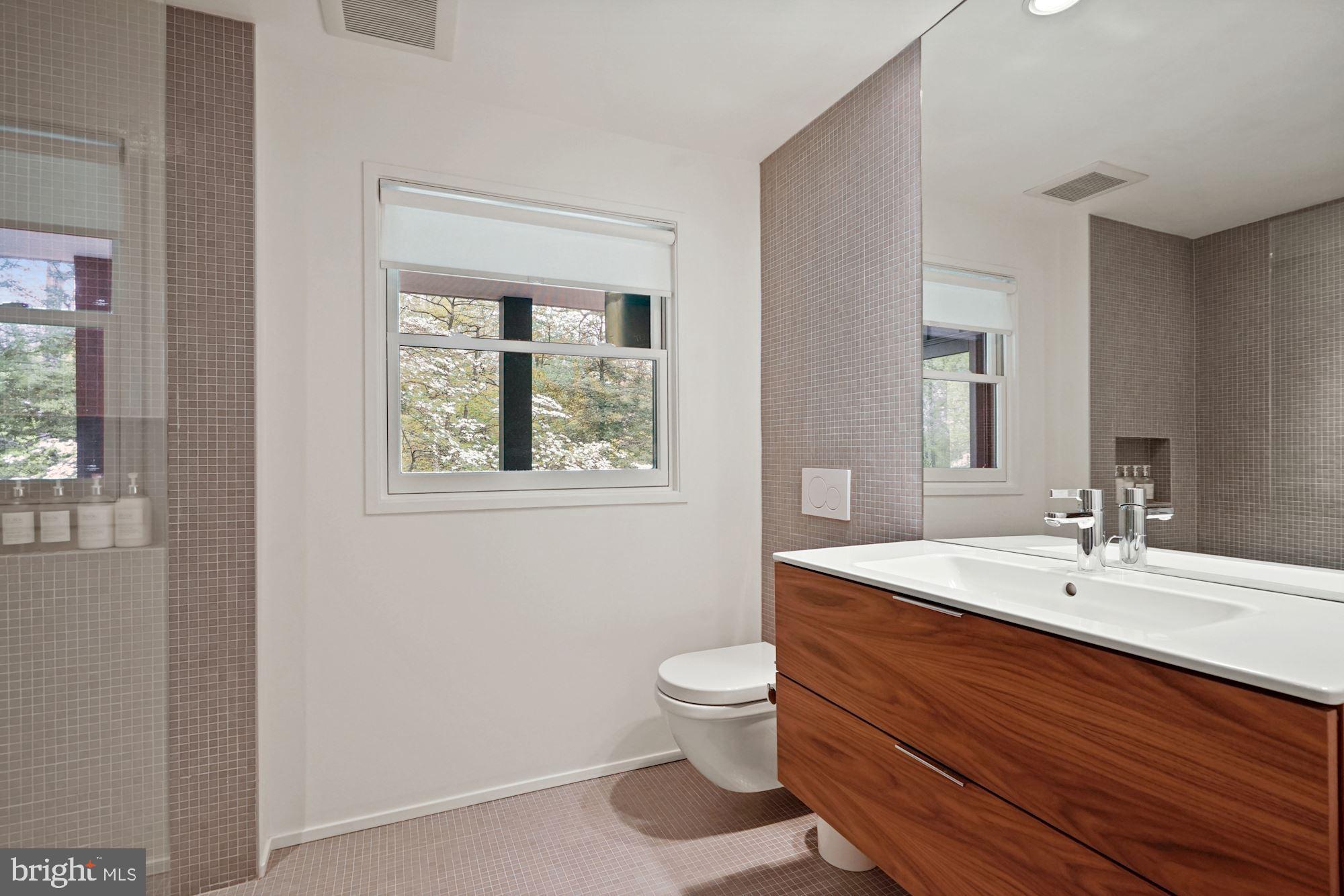 WILLIAMSBURG VILLAGE - Residential