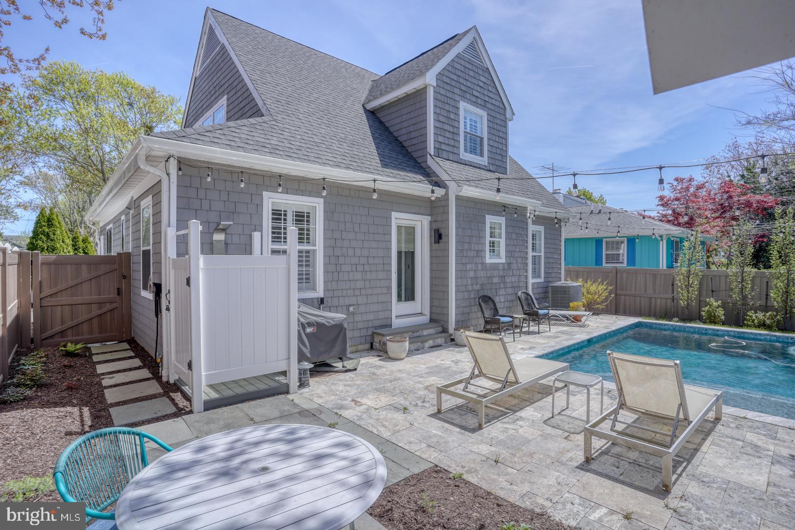 COUNTRY CLUB ESTATES - Residential