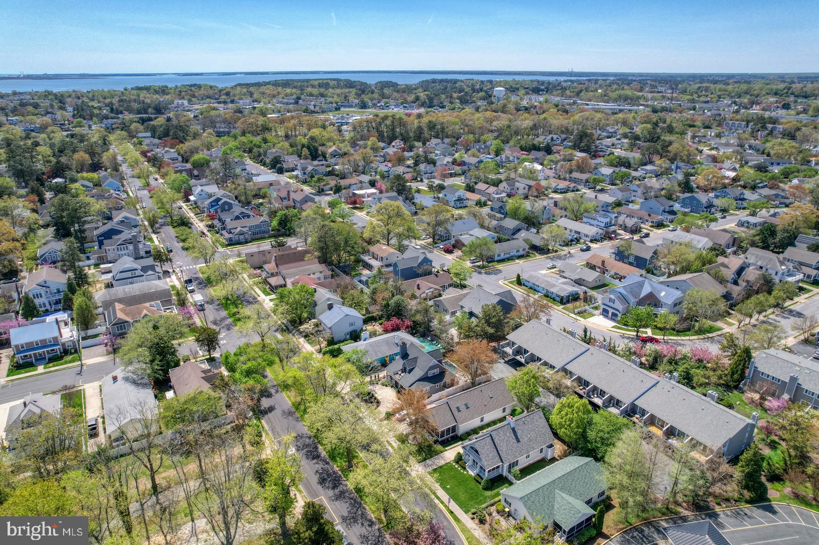 COUNTRY CLUB ESTATES - Residential
