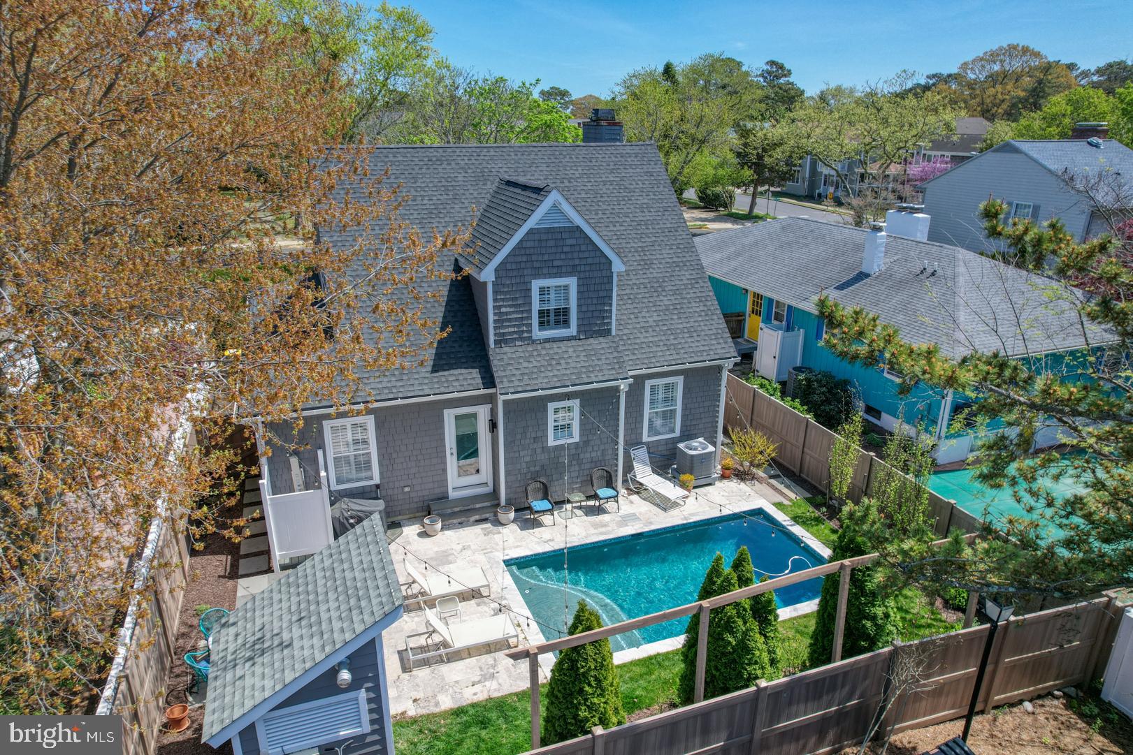 COUNTRY CLUB ESTATES - Residential