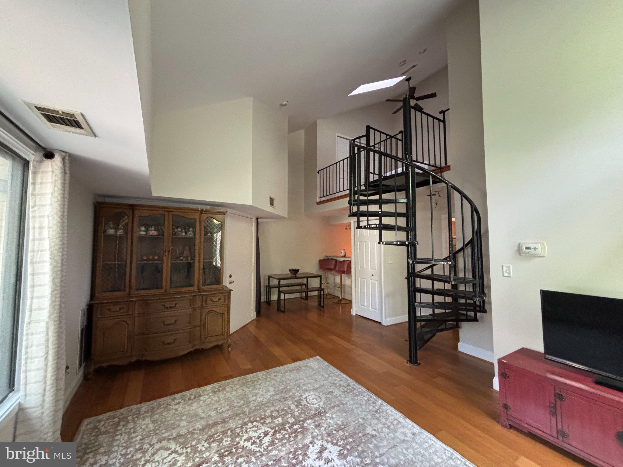 CHRISTOPHER COURT - Residential