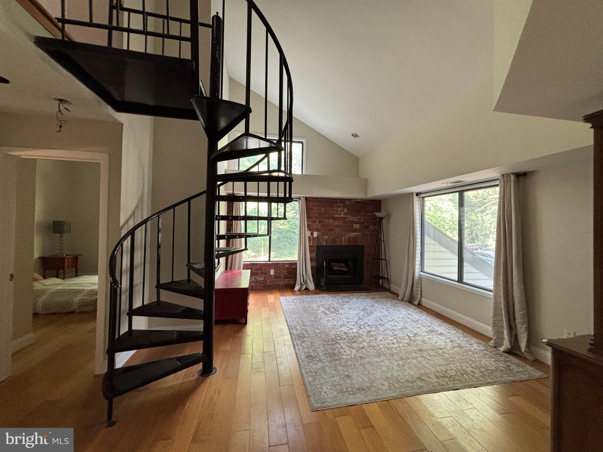 CHRISTOPHER COURT - Residential