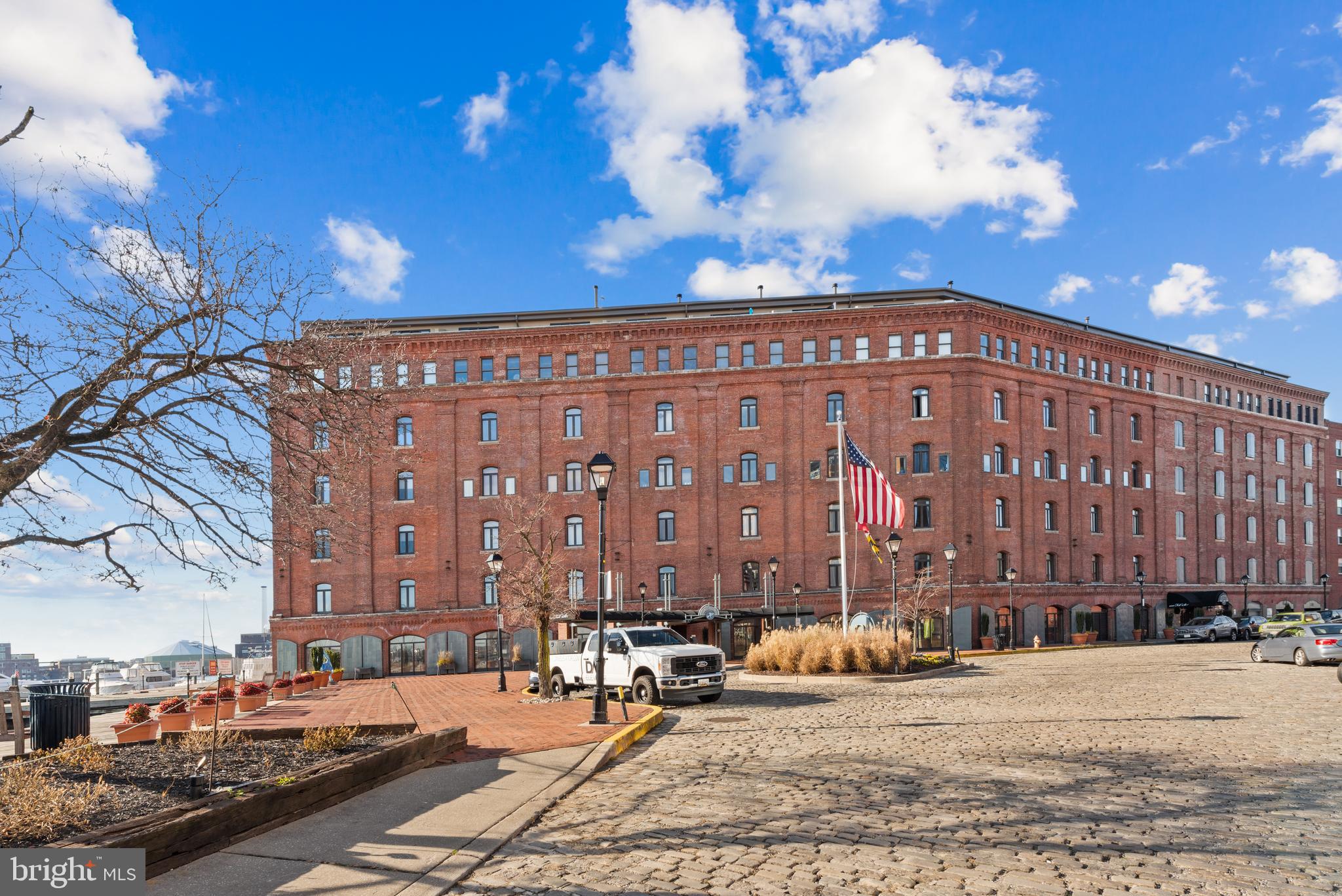 HENDERSON'S WHARF - Residential