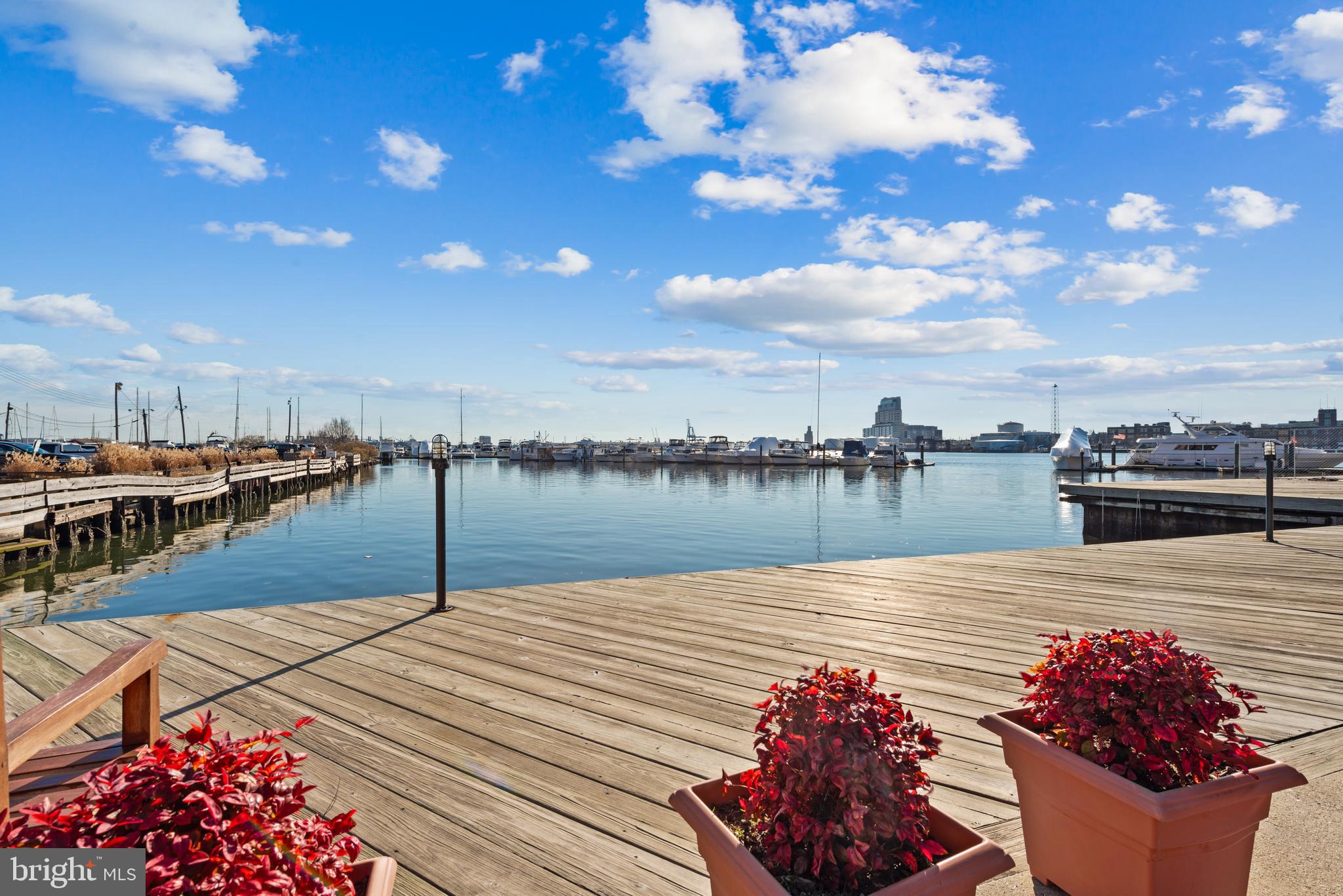 HENDERSON'S WHARF - Residential