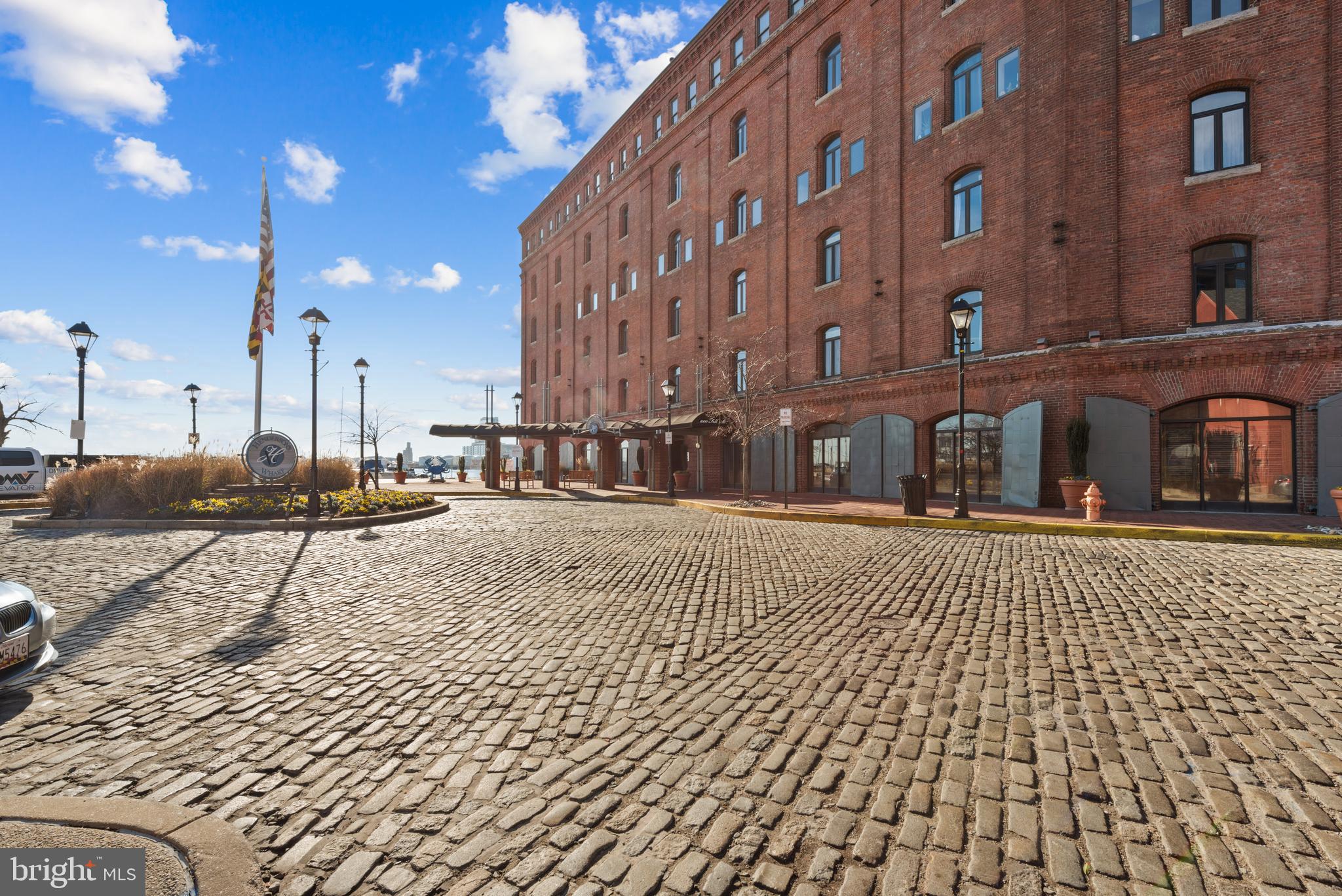 HENDERSON'S WHARF - Residential