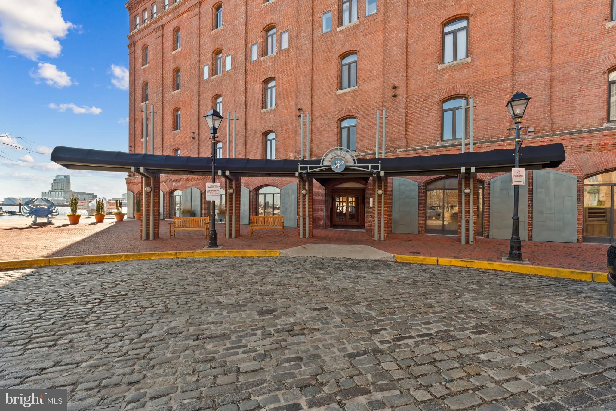 HENDERSON'S WHARF - Residential