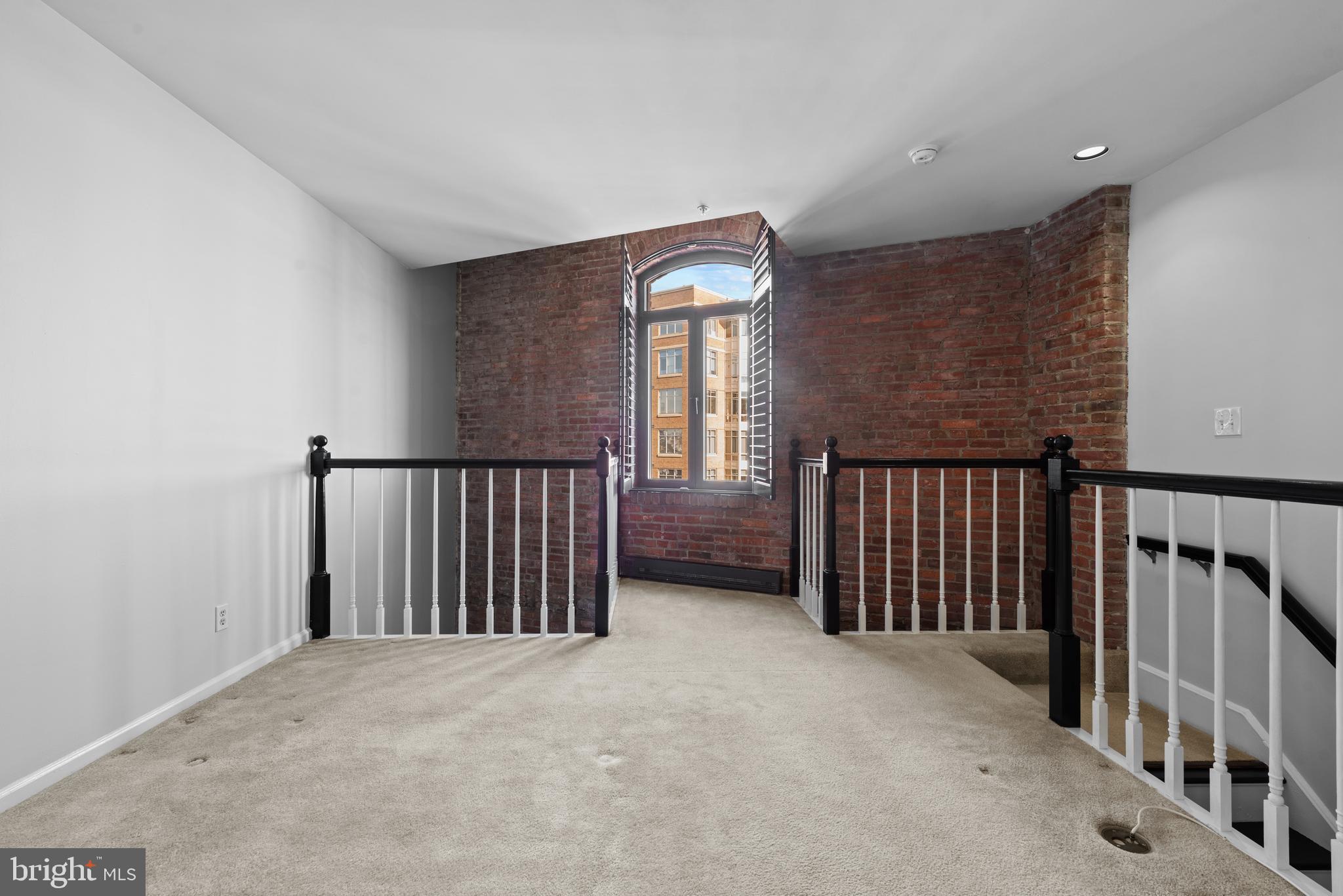 HENDERSON'S WHARF - Residential
