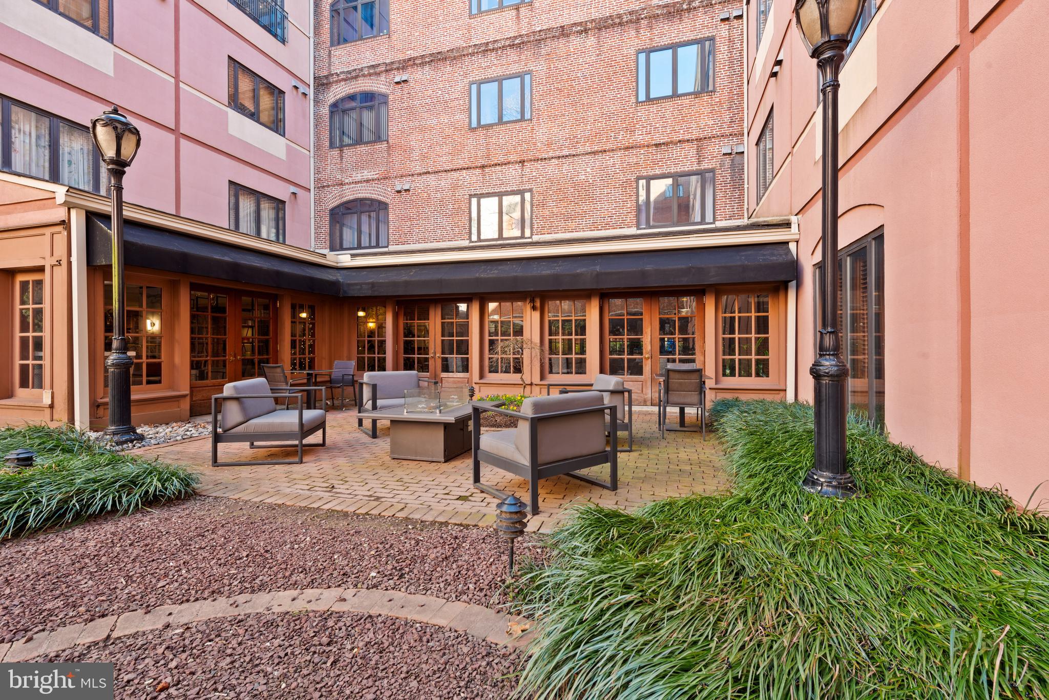HENDERSON'S WHARF - Residential
