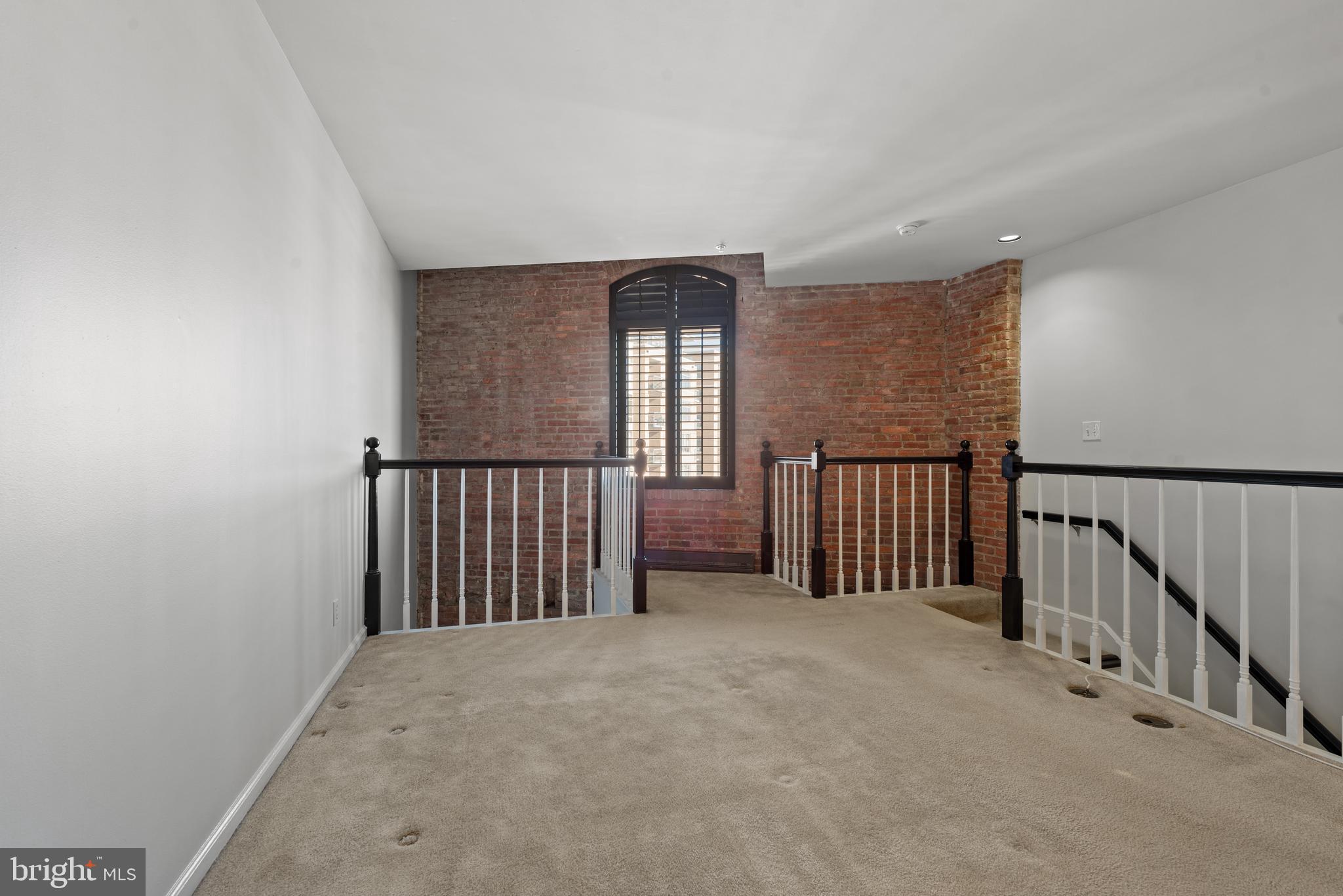 HENDERSON'S WHARF - Residential