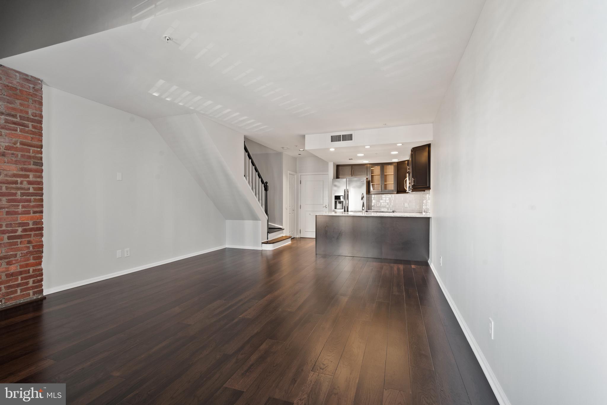 HENDERSON'S WHARF - Residential