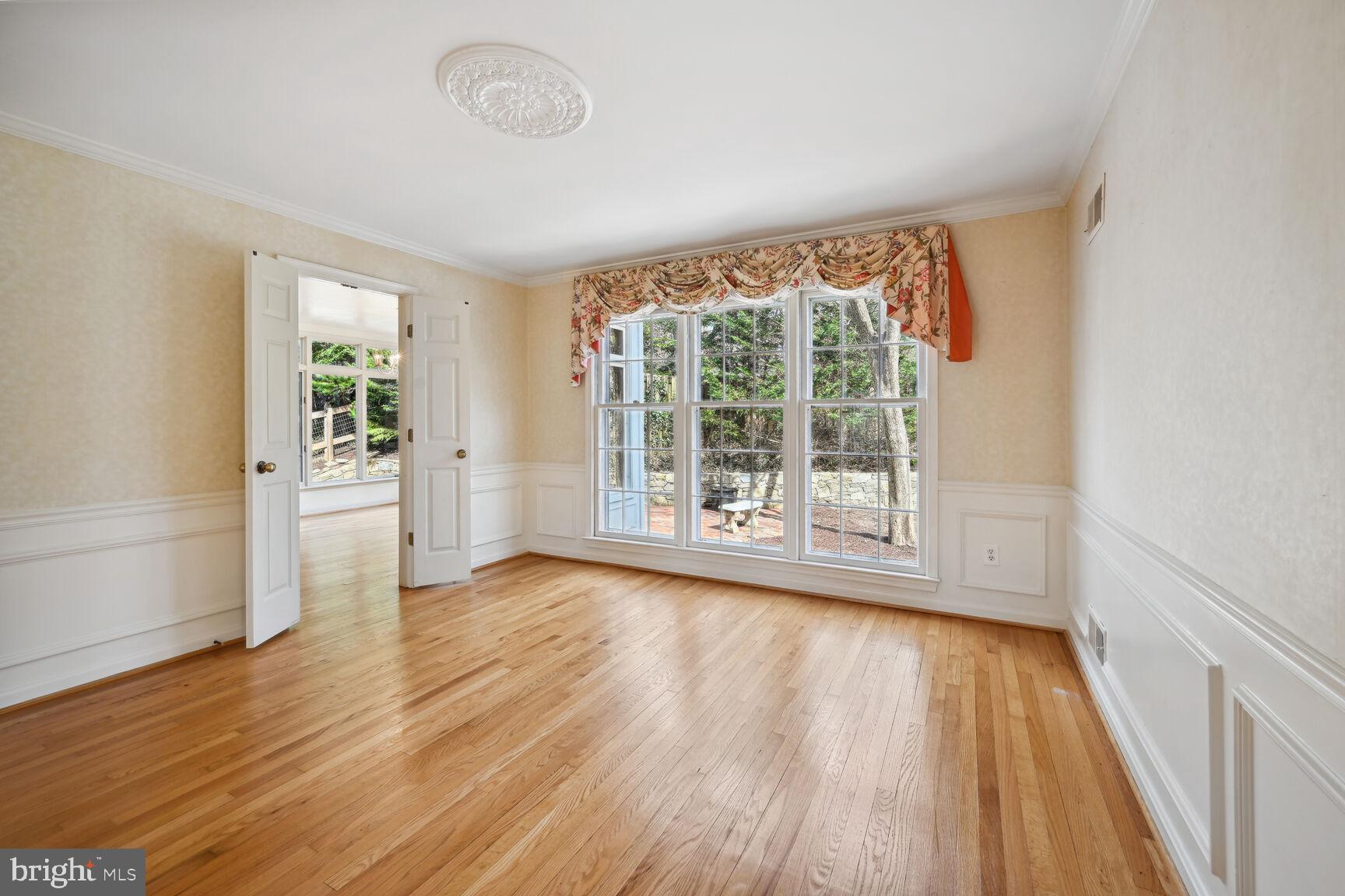 POTOMAC OUTSIDE - Residential
