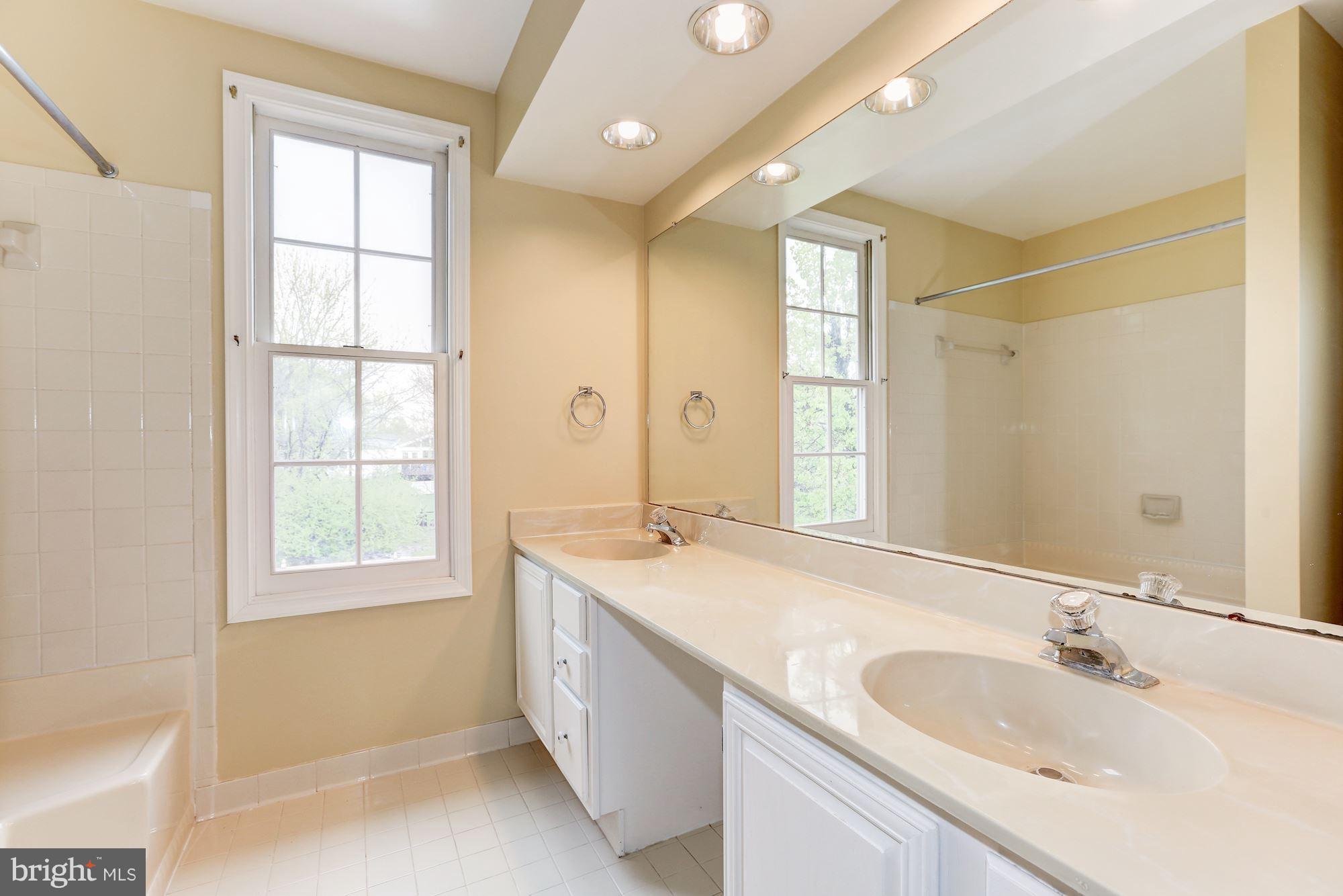 SENECA CHASE - Residential
