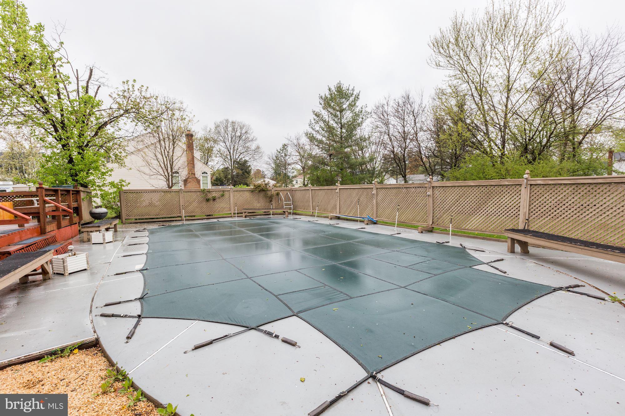 SENECA CHASE - Residential