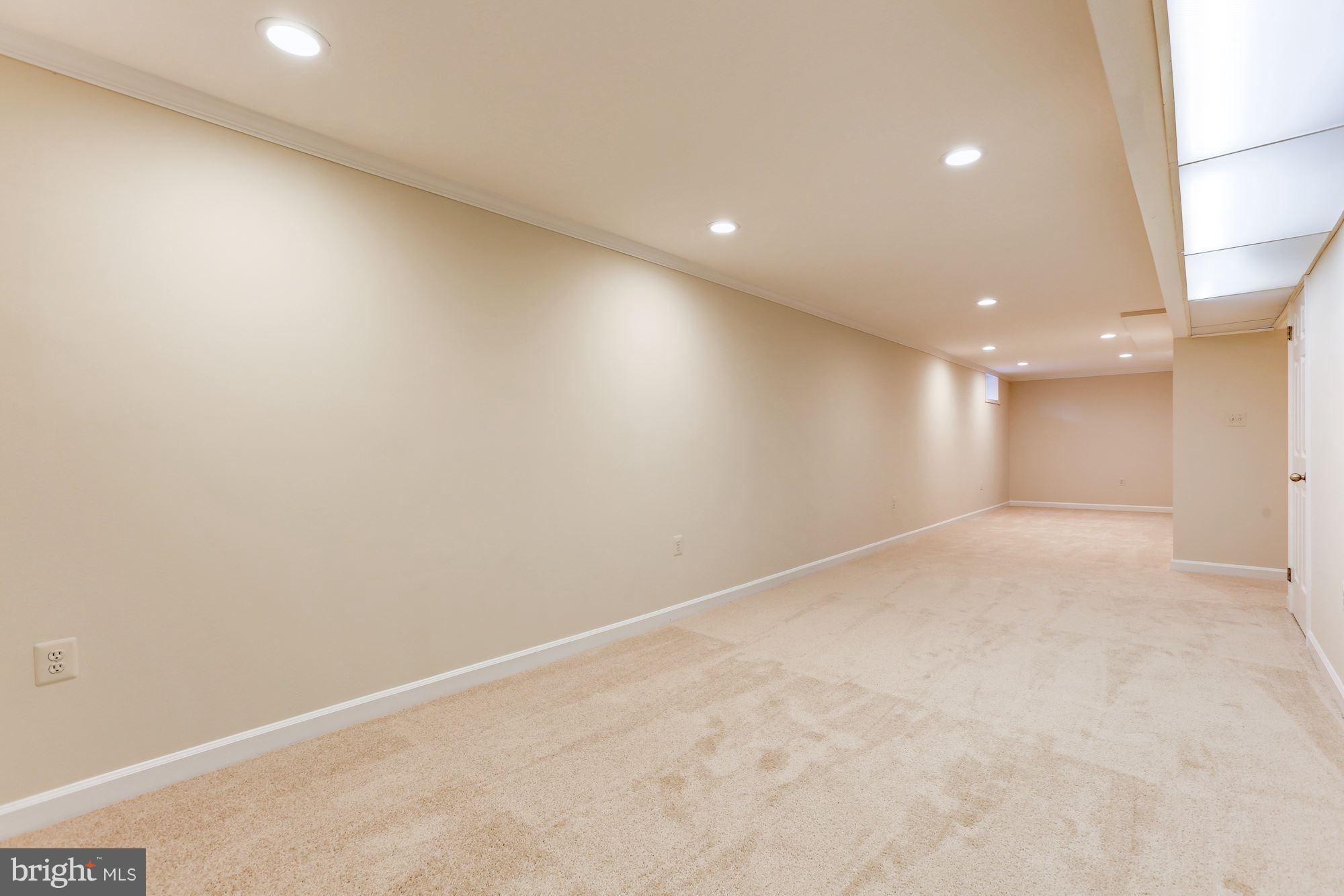 SENECA CHASE - Residential