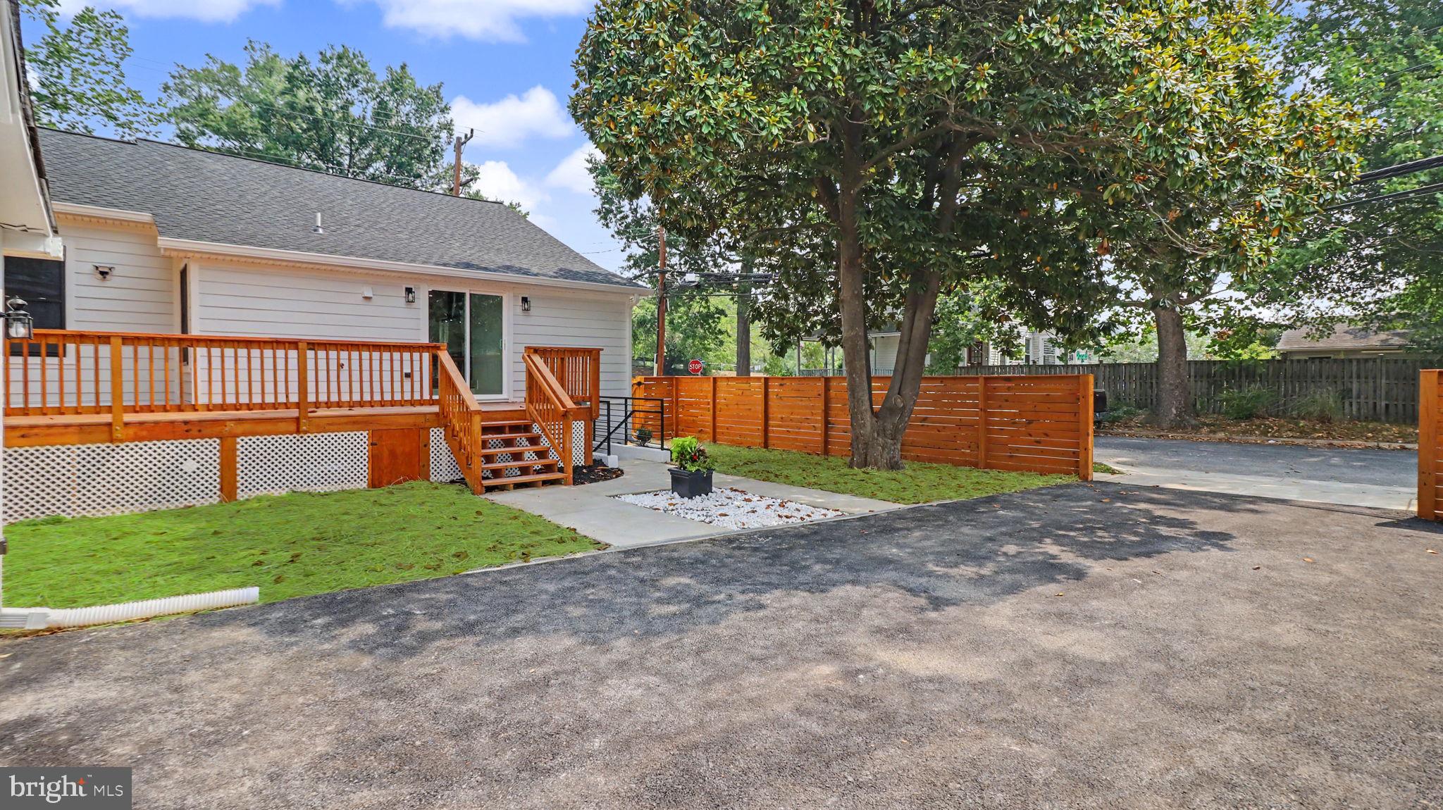 RIVERDALE PARK - Residential
