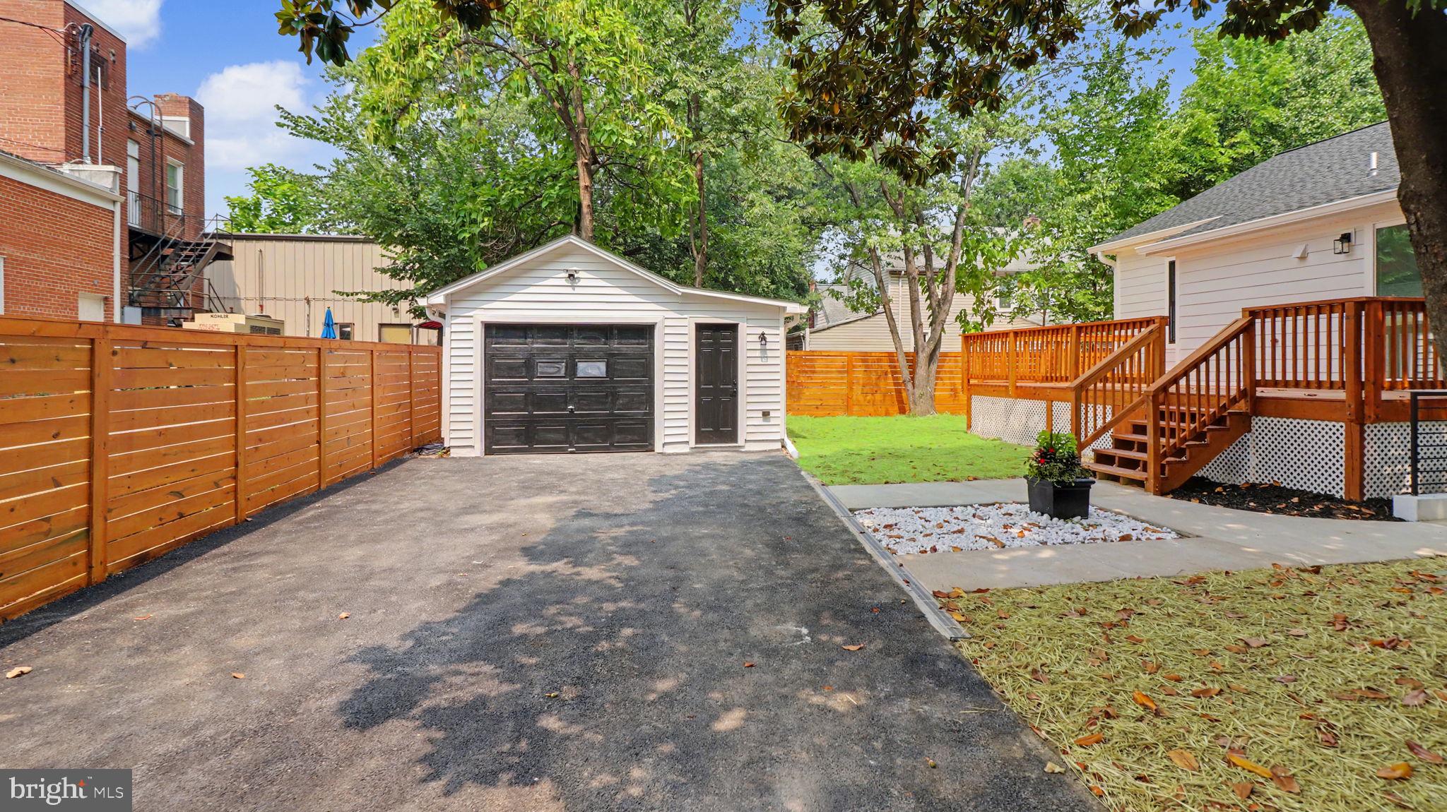 RIVERDALE PARK - Residential