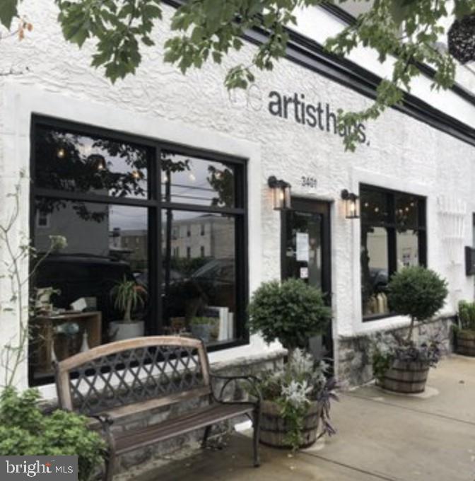 EAST FALLS - Commercial Sale