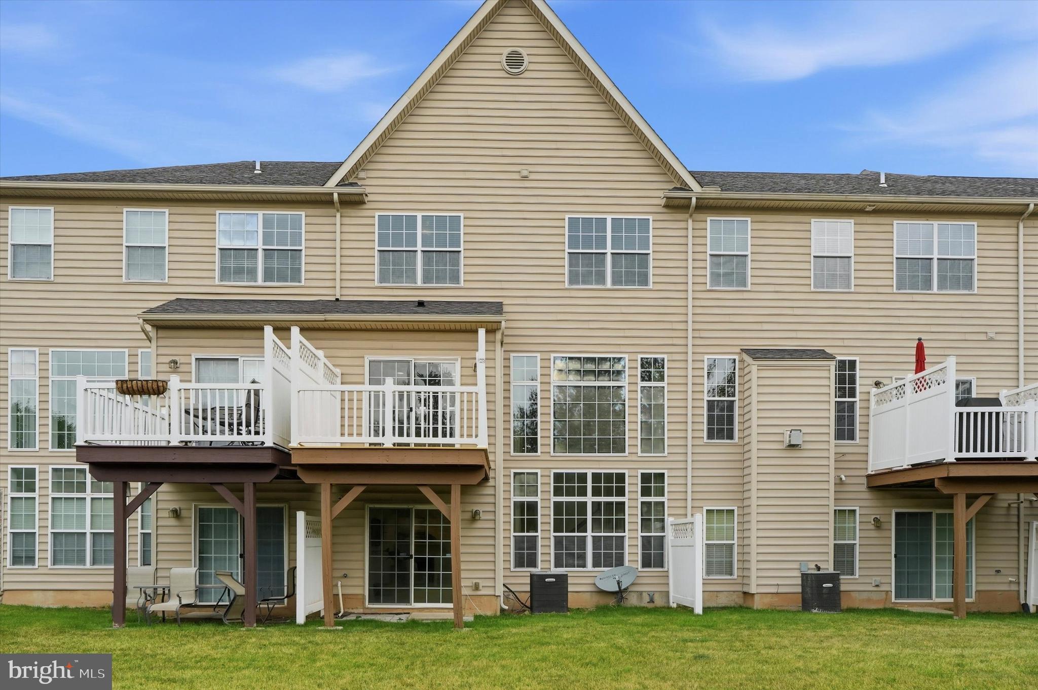 TH AT HERITAGE CNTR - Residential