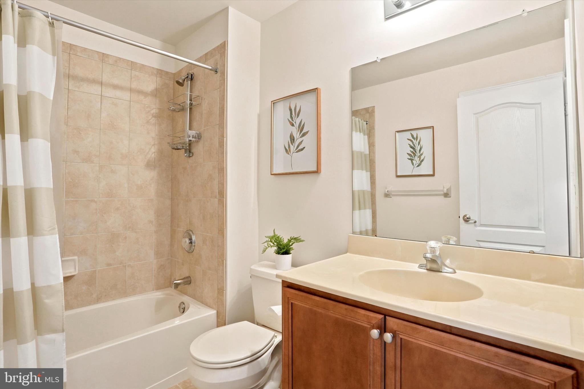 TH AT HERITAGE CNTR - Residential
