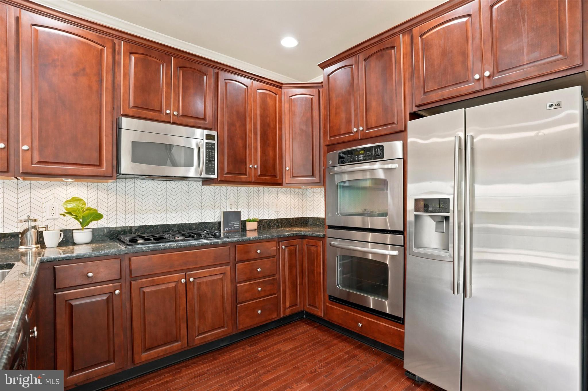 TH AT HERITAGE CNTR - Residential