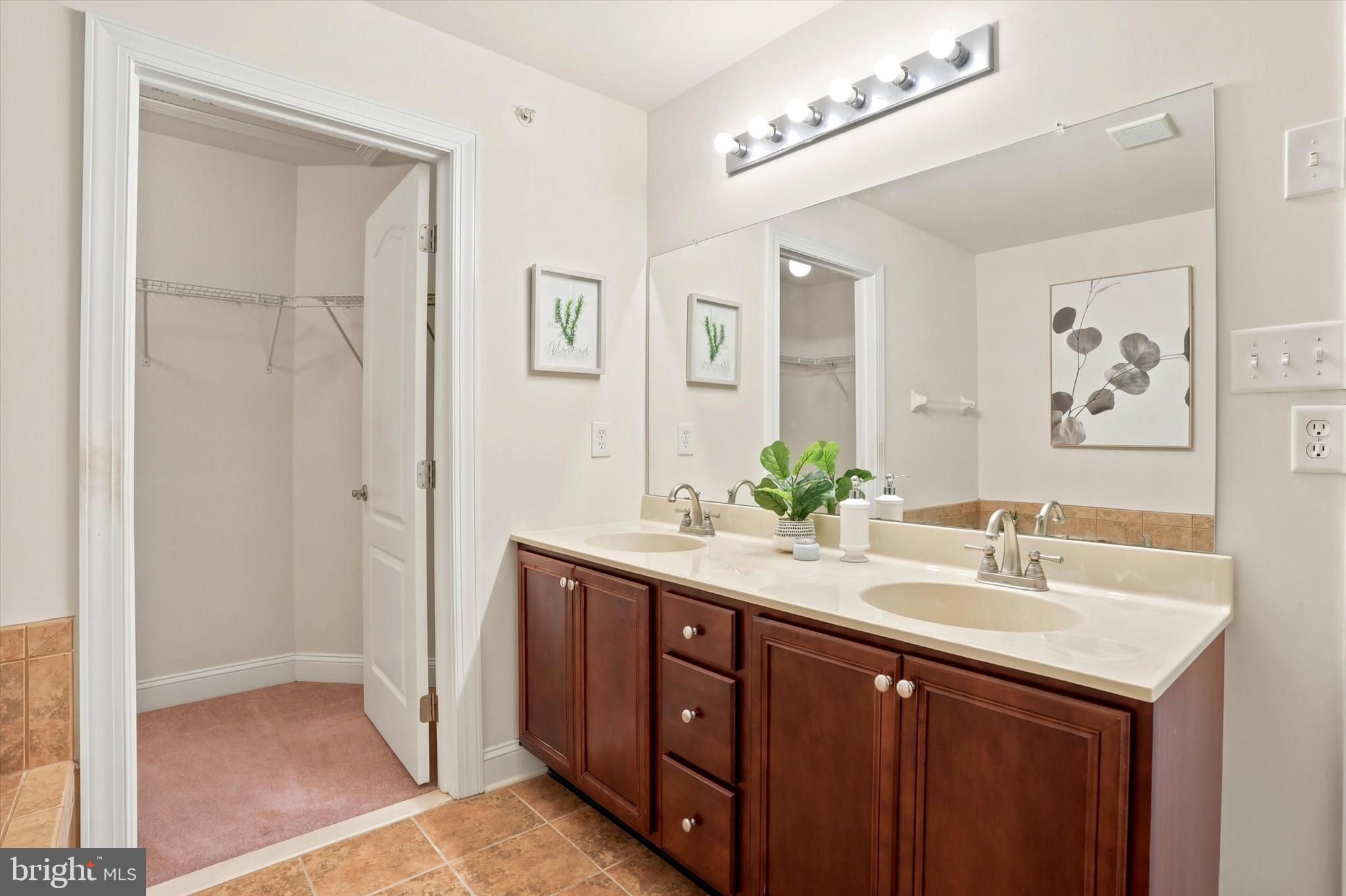 TH AT HERITAGE CNTR - Residential