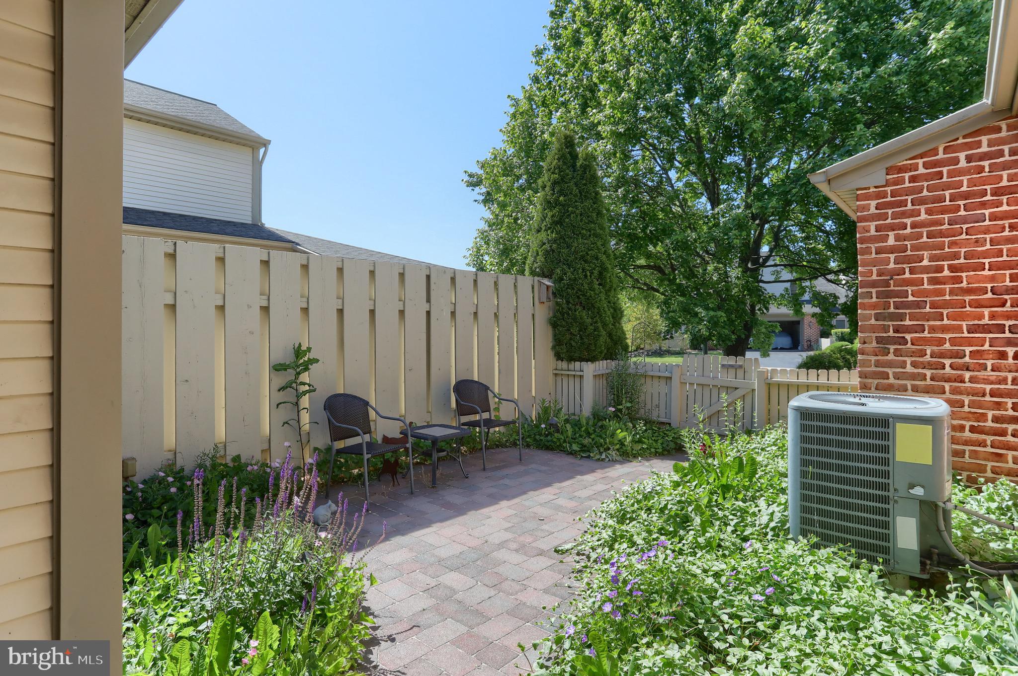 CAMBRIDGE COMMONS - Residential