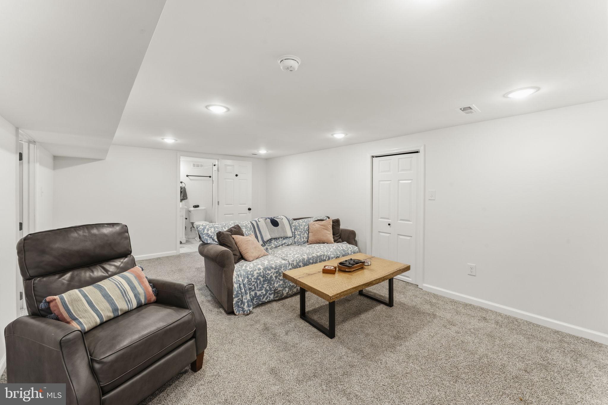 HAMPSTEAD - Residential