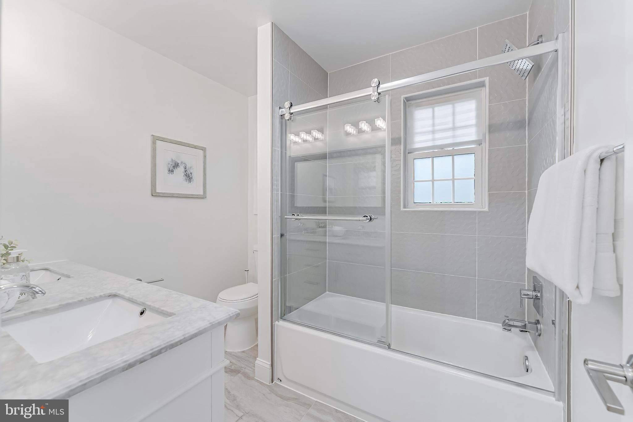 KENSINGTON HEIGHTS - Residential