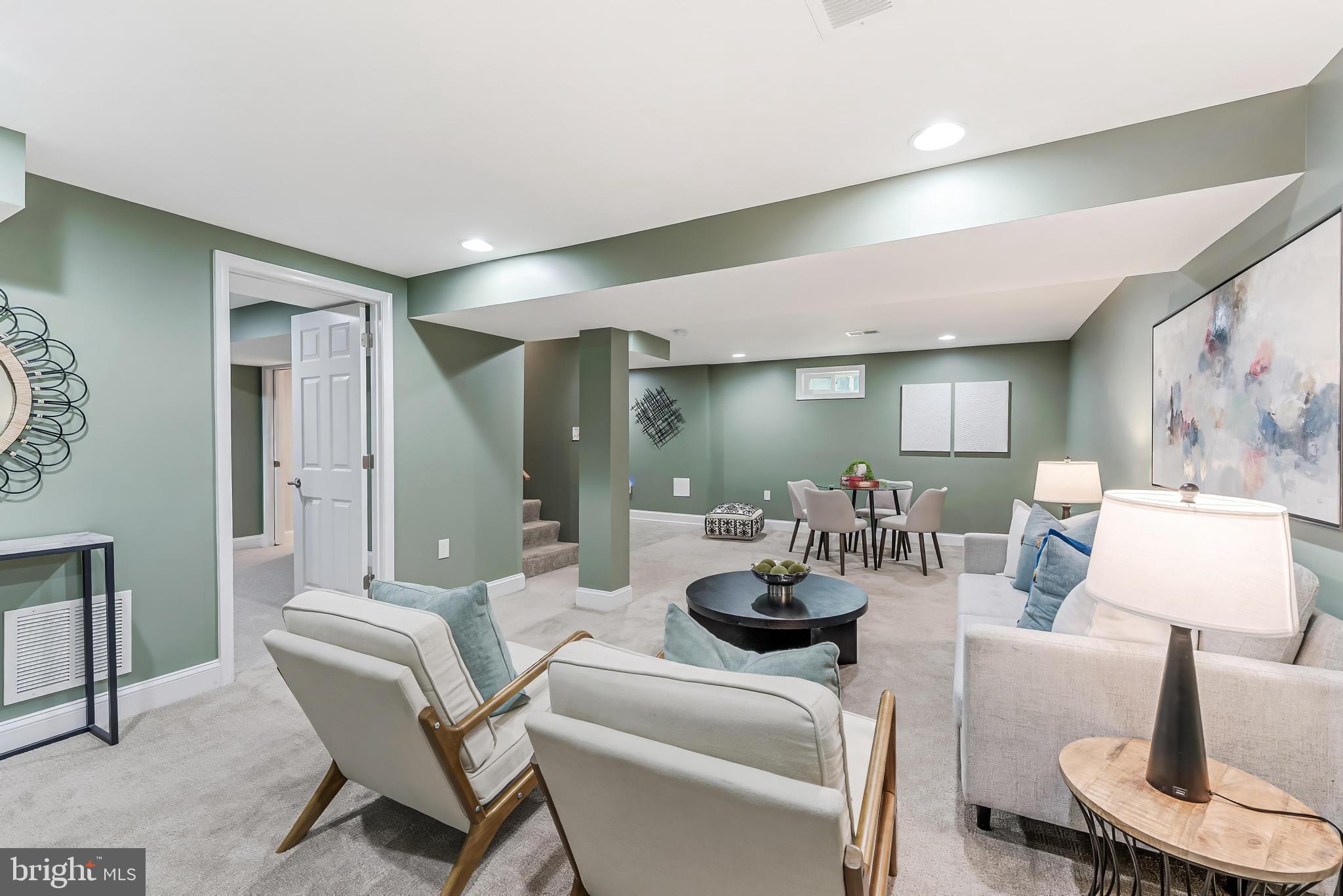 KENSINGTON HEIGHTS - Residential