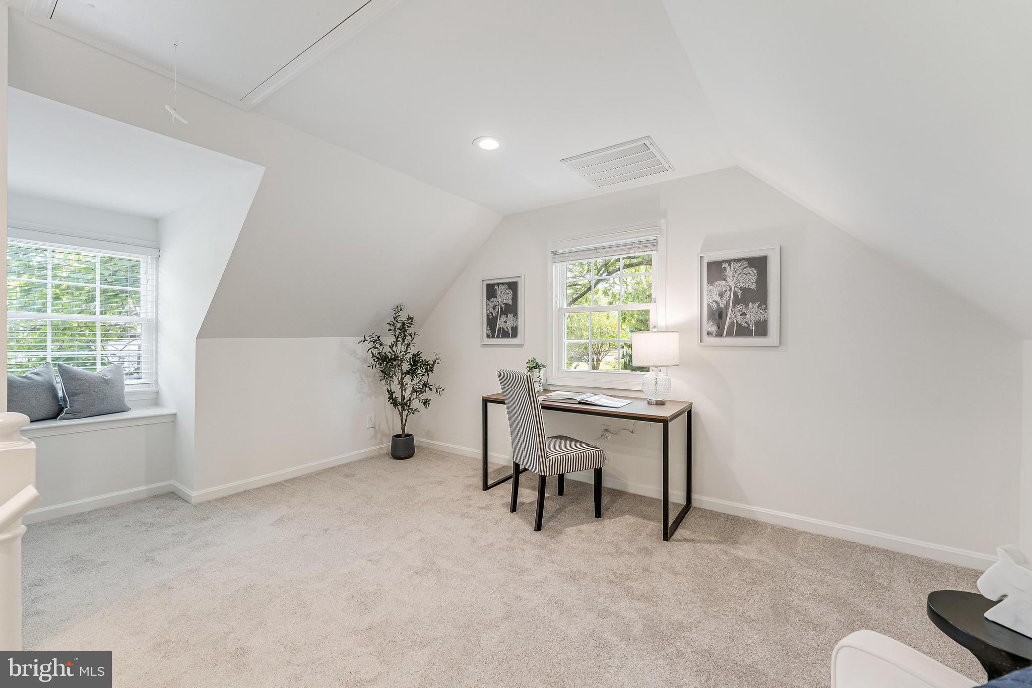 KENSINGTON HEIGHTS - Residential