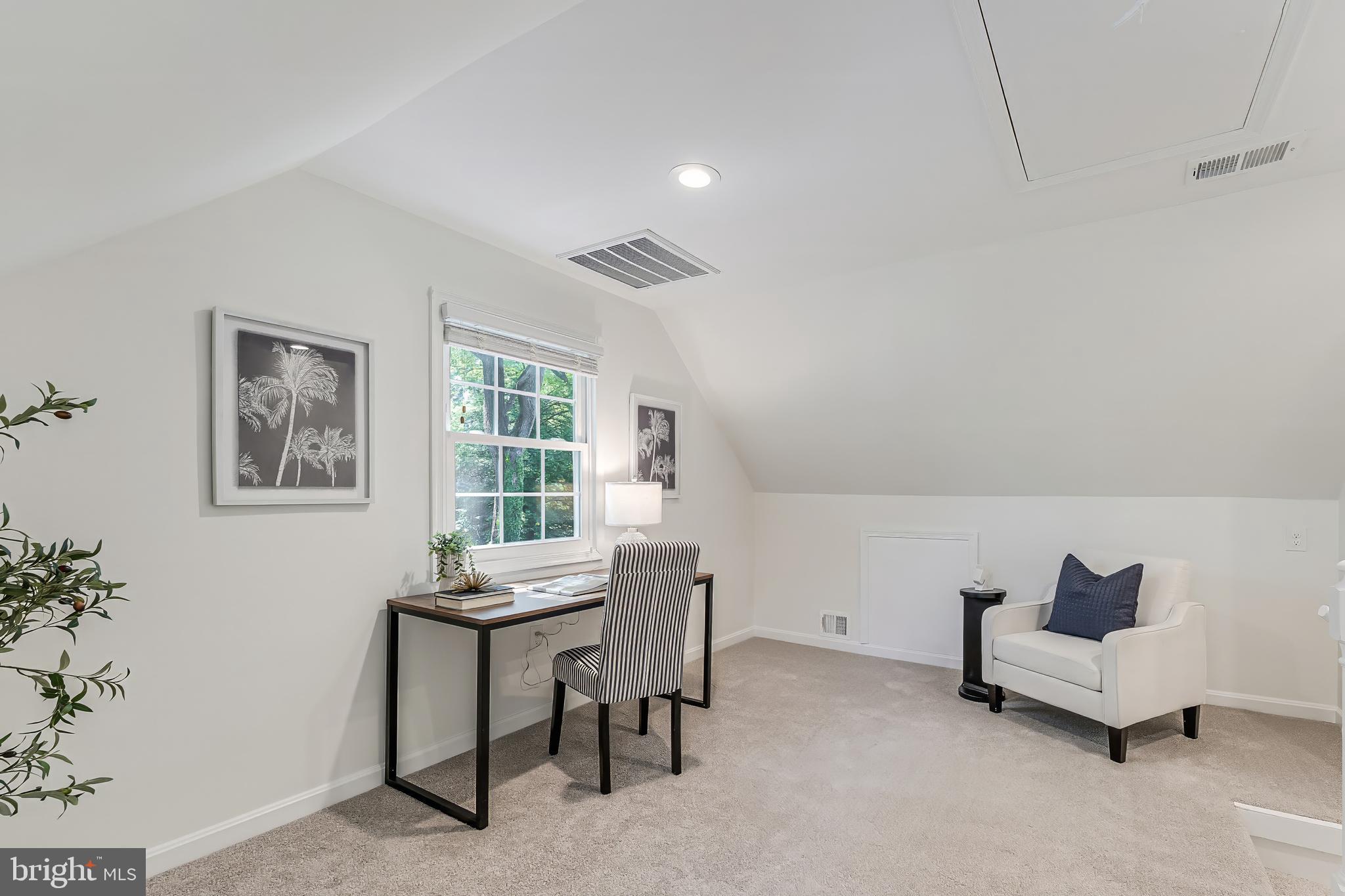 KENSINGTON HEIGHTS - Residential