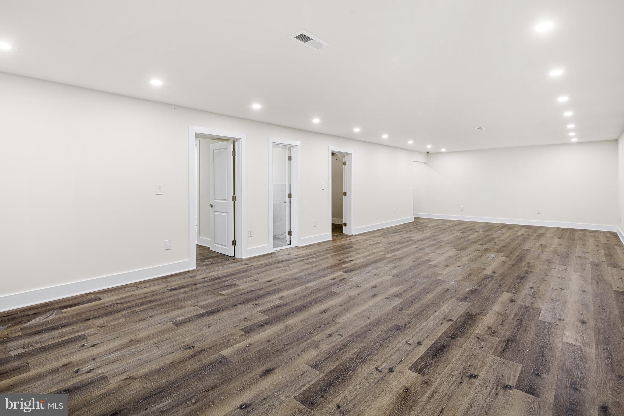 COUNTRY LANE - Residential