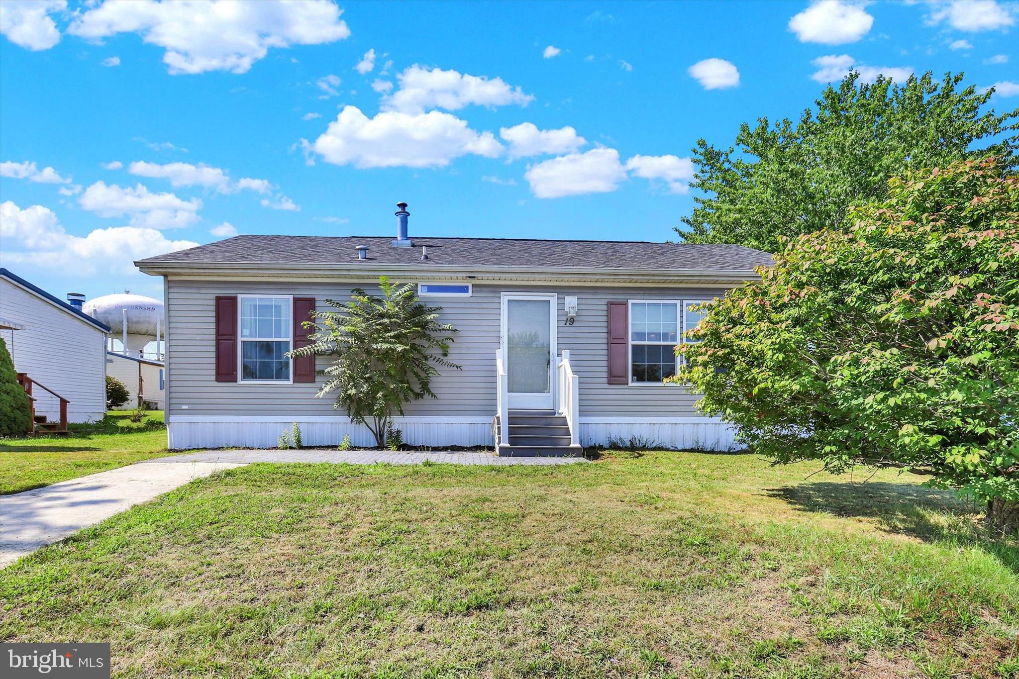 Welcome to this 2017 doublewide mobile. Enjoy the spacious one-floor living. The primary bedroom has a walk-in shower and a double vanity. Walk in closet. Carlisle schools, affordable taxes and lot rent.