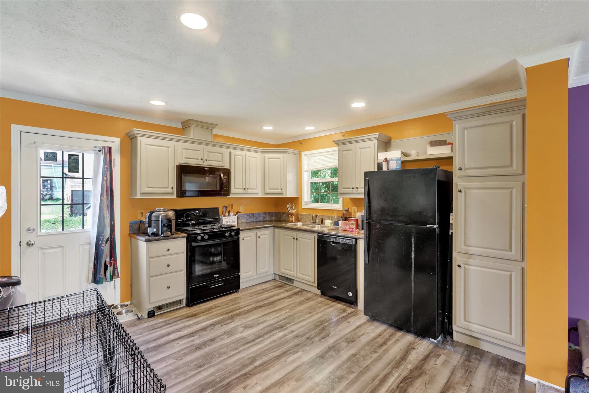 NORTHVIEW MANOR - Residential