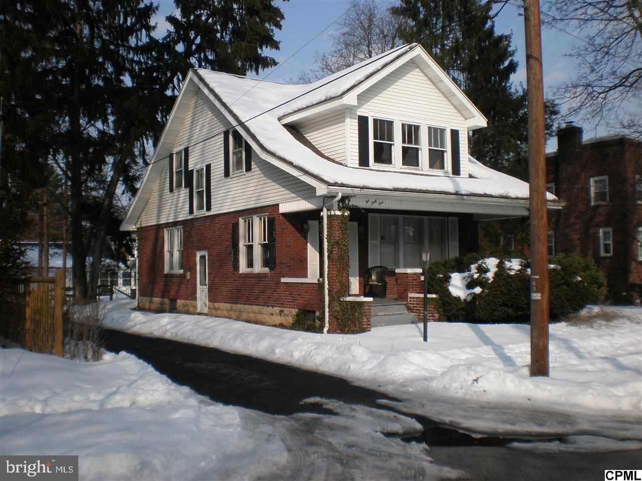 Mooreland Section of town is where you'll find this brick/vinyl 2-Story w/detached Carriage House. Hardwood floors, screened-in covered patio, sunroom, Gas hot-air heat, and large front porch. Separate Carriage House contains 1 BR and large open first floor. Ideal for additional income . Possible short sale-all offers must be contingent on Bank Approval.