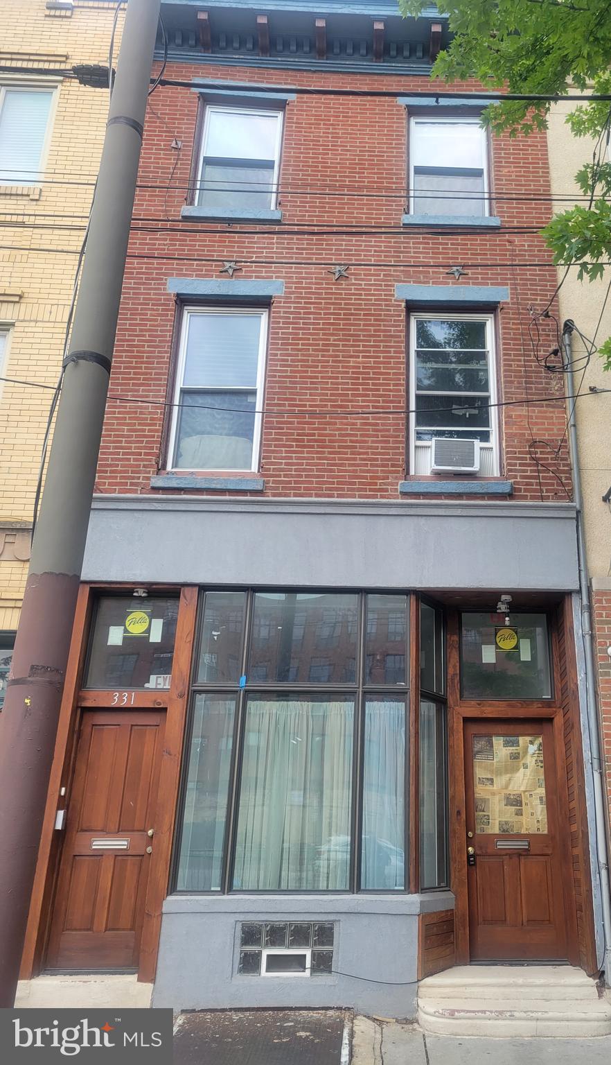 *By-right 1st-floor commercial space – perfect for retail or office
*Prime Northern Liberties location – steps from dining, shops & transit

Property Overview:
This well-maintained mixed-use property combines smart investment with lifestyle. Live on-site while generating income, or lease the units for steady cash flow. First-floor commercial space adds extra earning potential in one of Philadelphia’s fastest-growing neighborhoods.


Why Buyers Love It:
Rare opportunity to own a cash-flowing, mixed-use asset in Northern Liberties, with  strong upside potential.