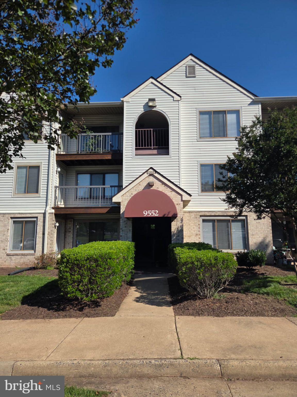 Spacious remodeled 2 BR 2 Bath condo in sought after Battery Heights!! Remodeled kitchen with new stainless-steel appliances, granite counters, new garbage disposal, faucet, recessed lighting, LVP flooring (throughout condo) and gorgeous white cabinetry. Stunning remodeled mba as well as 2nd bath. MBR has 2 closets with built in cabinetry. 2nd bedroom closet also has built in cabinetry. Balcony for relaxing evenings and morning coffee.  Minutes to Olde Town Manassas, shopping, fine dining and VRE. Hurry this great condo won't last!!